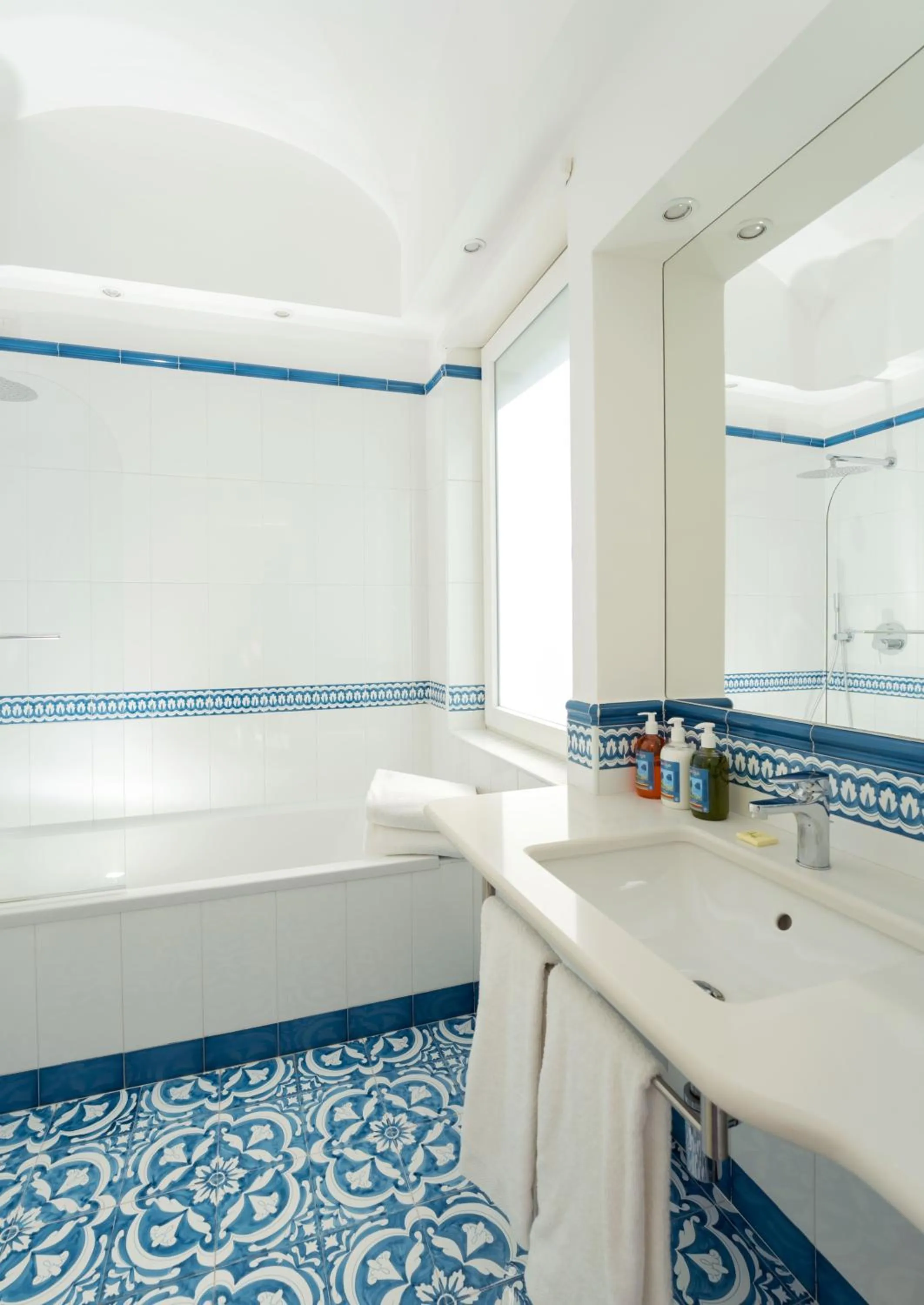 Bathroom in Hotel Syrene