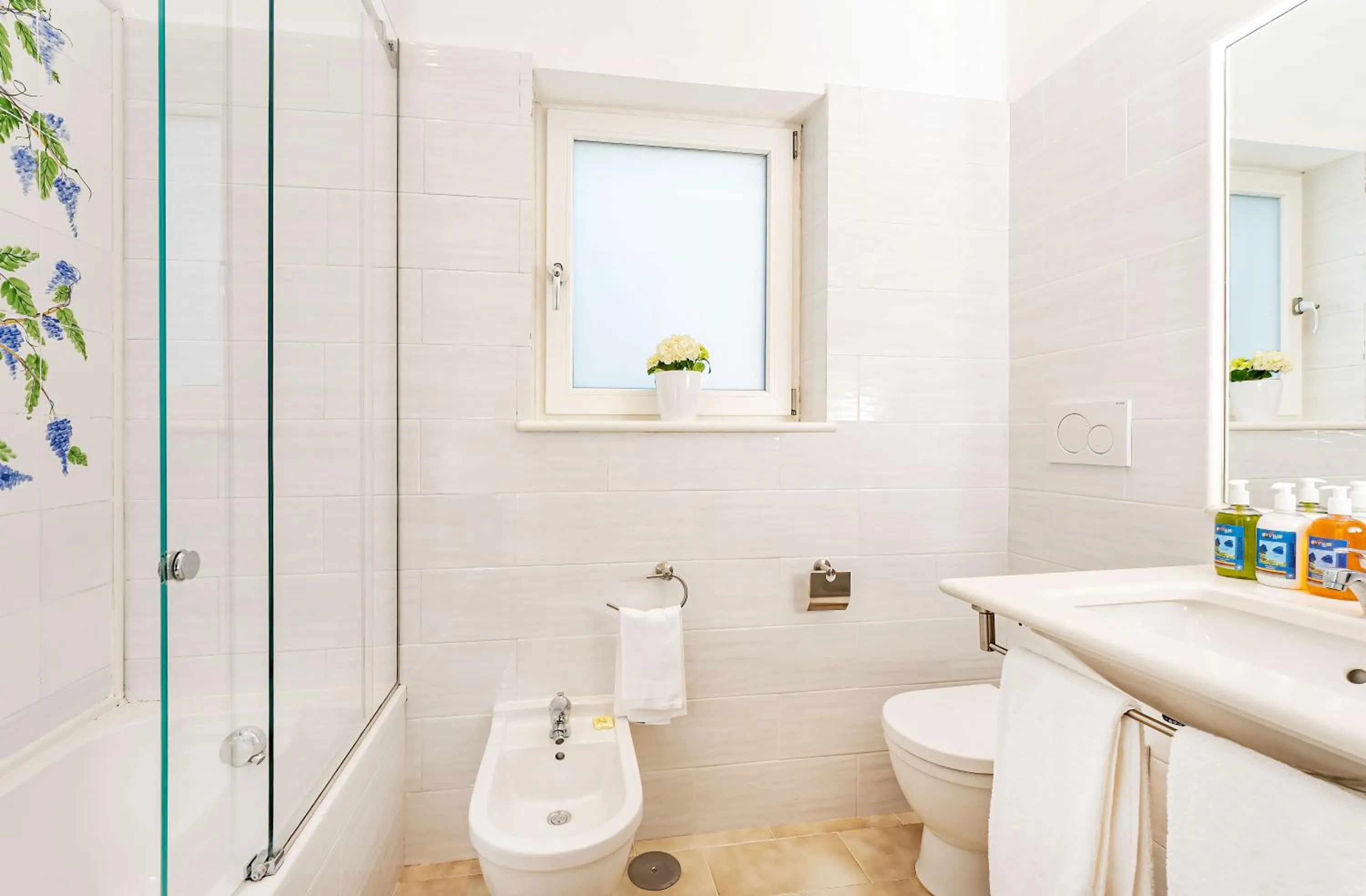 Shower in Hotel Syrene