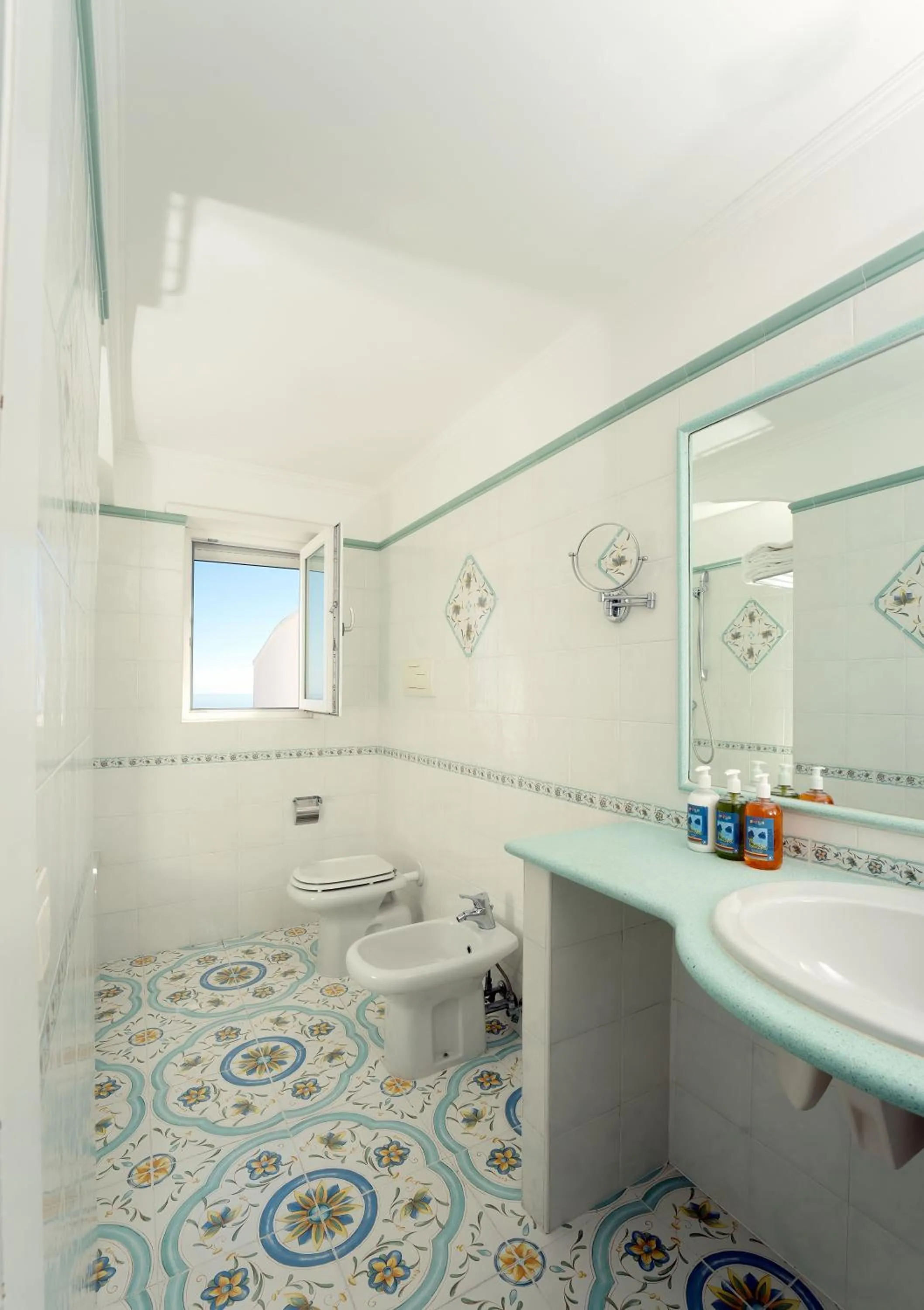 Toilet in Hotel Syrene