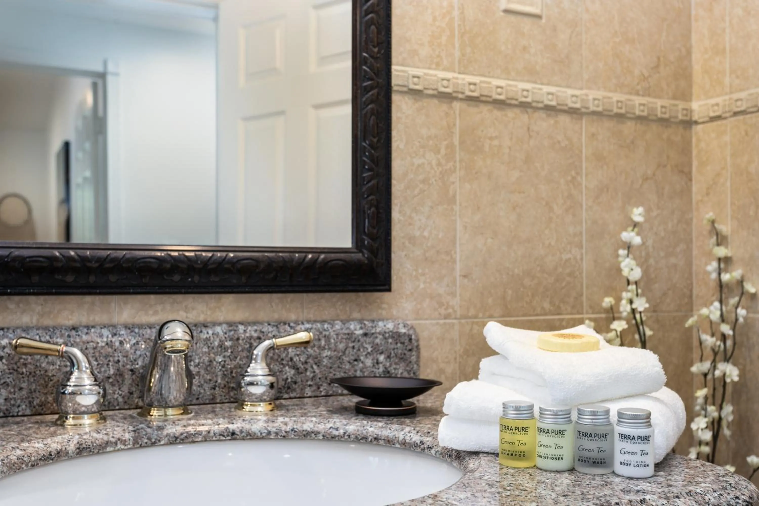 Villa Sausalito - Newly Designed 4BR HOUSE & POOL by Topanga