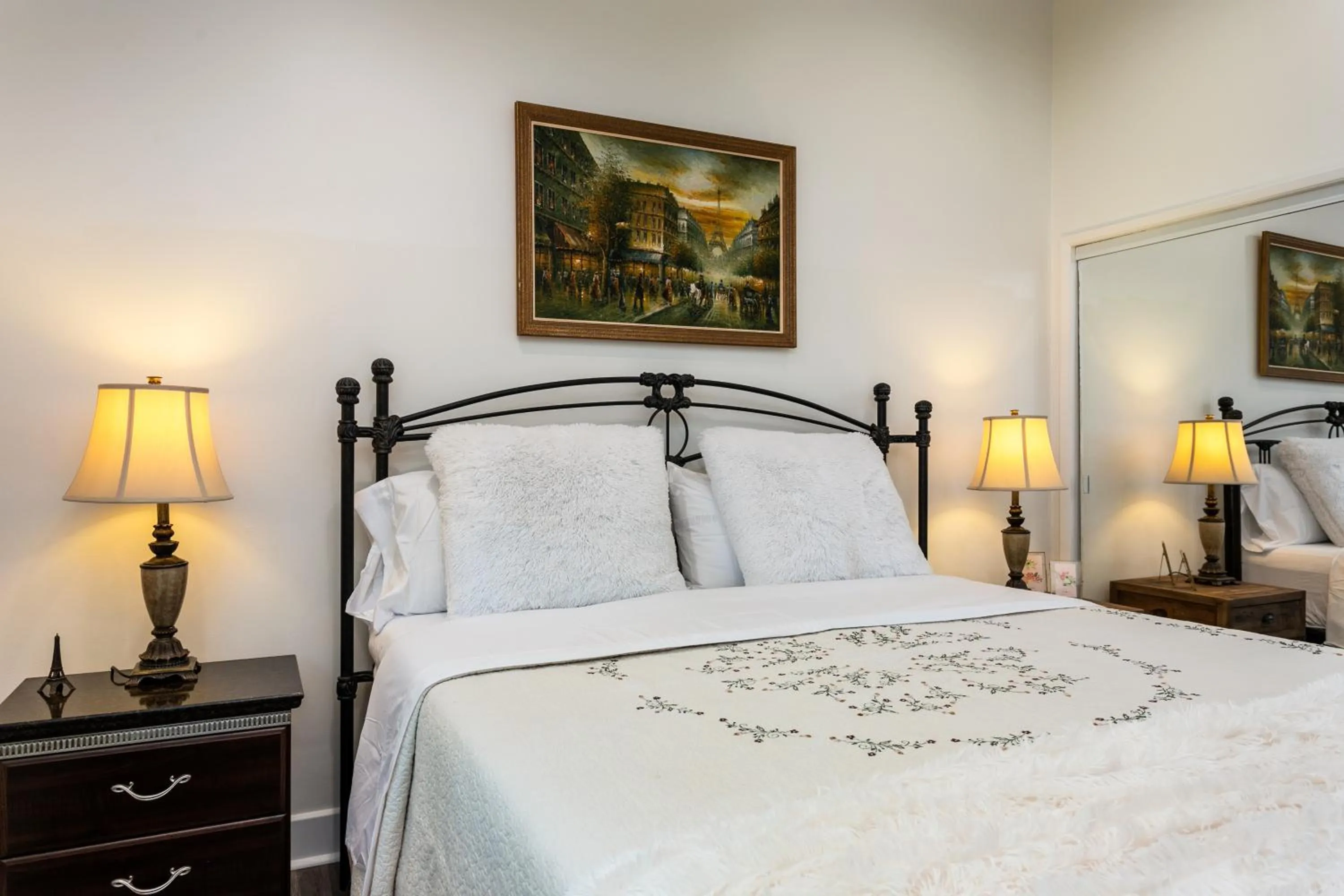 Bed in Villa Sausalito - Newly Designed 4BR HOUSE & POOL by Topanga