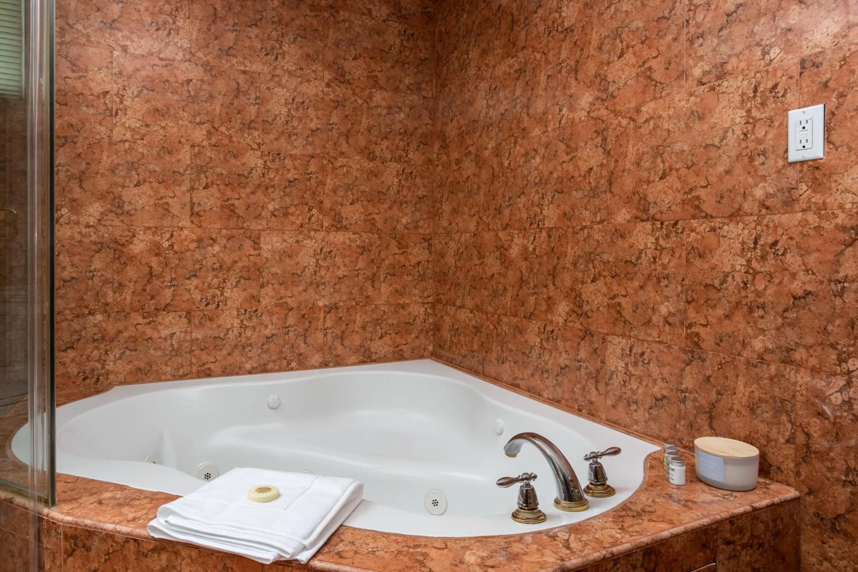 Villa Sausalito - Newly Designed 4BR HOUSE & POOL by Topanga