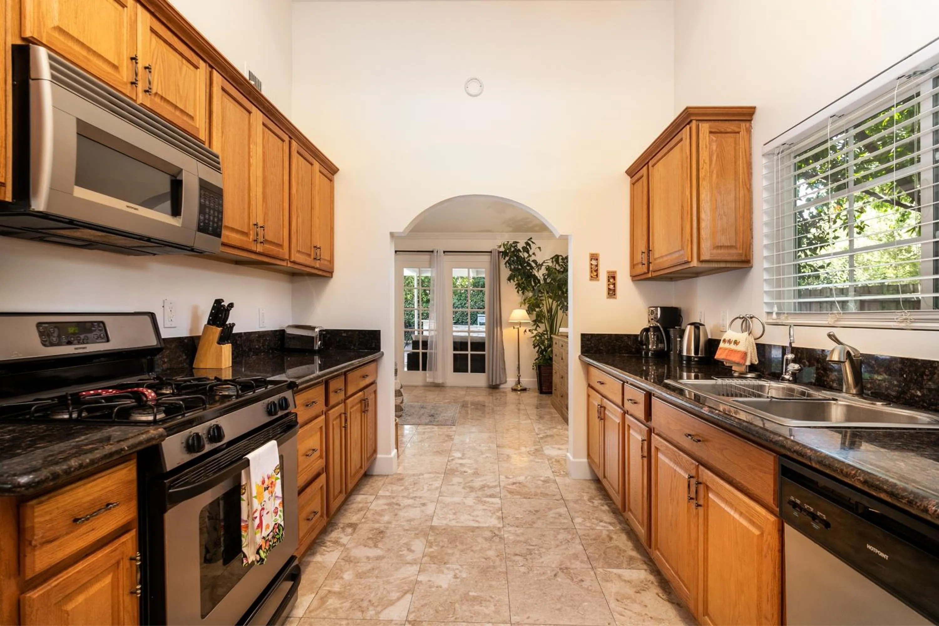 Villa Sausalito - Newly Designed 4BR HOUSE & POOL by Topanga