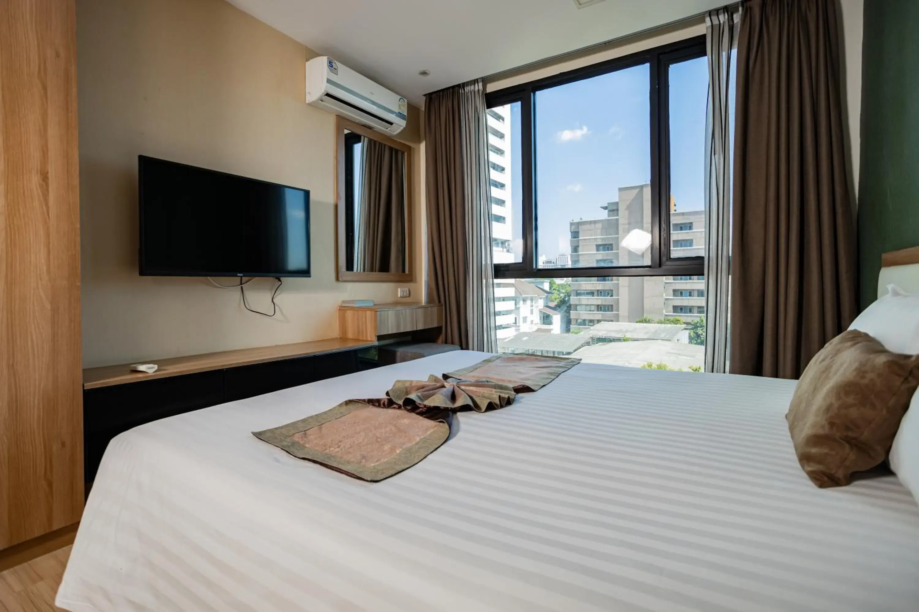One-Bedroom Deluxe King Room in Ramada Ekamai One-Bedroom Deluxe King Room in Ramada Ekamai