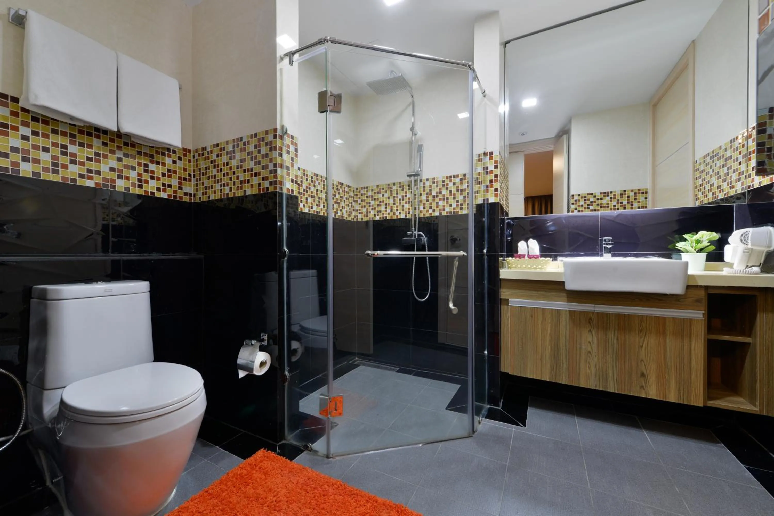 Shower in Ramada by Wyndham Bangkok Ten Ekamai Residences