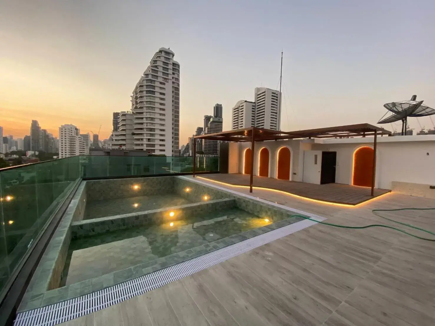 Restaurant/places to eat in Ramada Ekamai Restaurant/places to eat in Ramada Ekamai