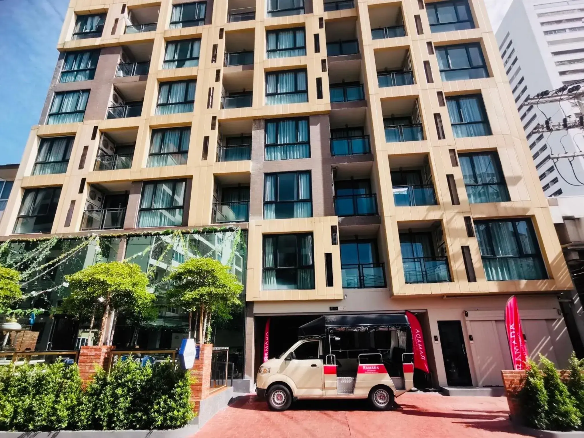 shuttle in Ramada by Wyndham Bangkok Ten Ekamai Residences shuttle in Ramada by Wyndham Bangkok Ten Ekamai Residences