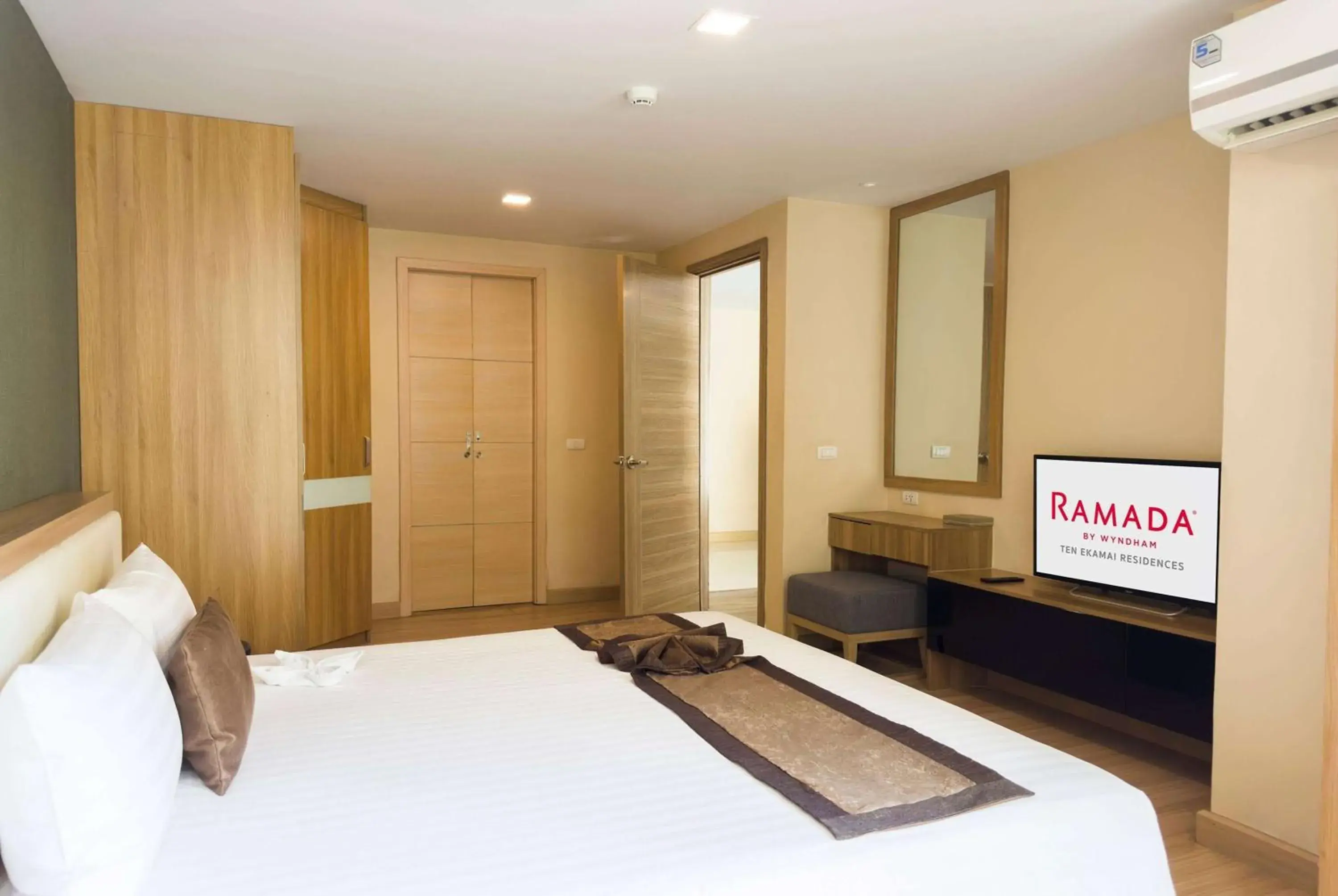 Photo of the whole room, Bed in Ramada by Wyndham Bangkok Ten Ekamai Residences Photo of the whole room, Bed in Ramada by Wyndham Bangkok Ten Ekamai Residences