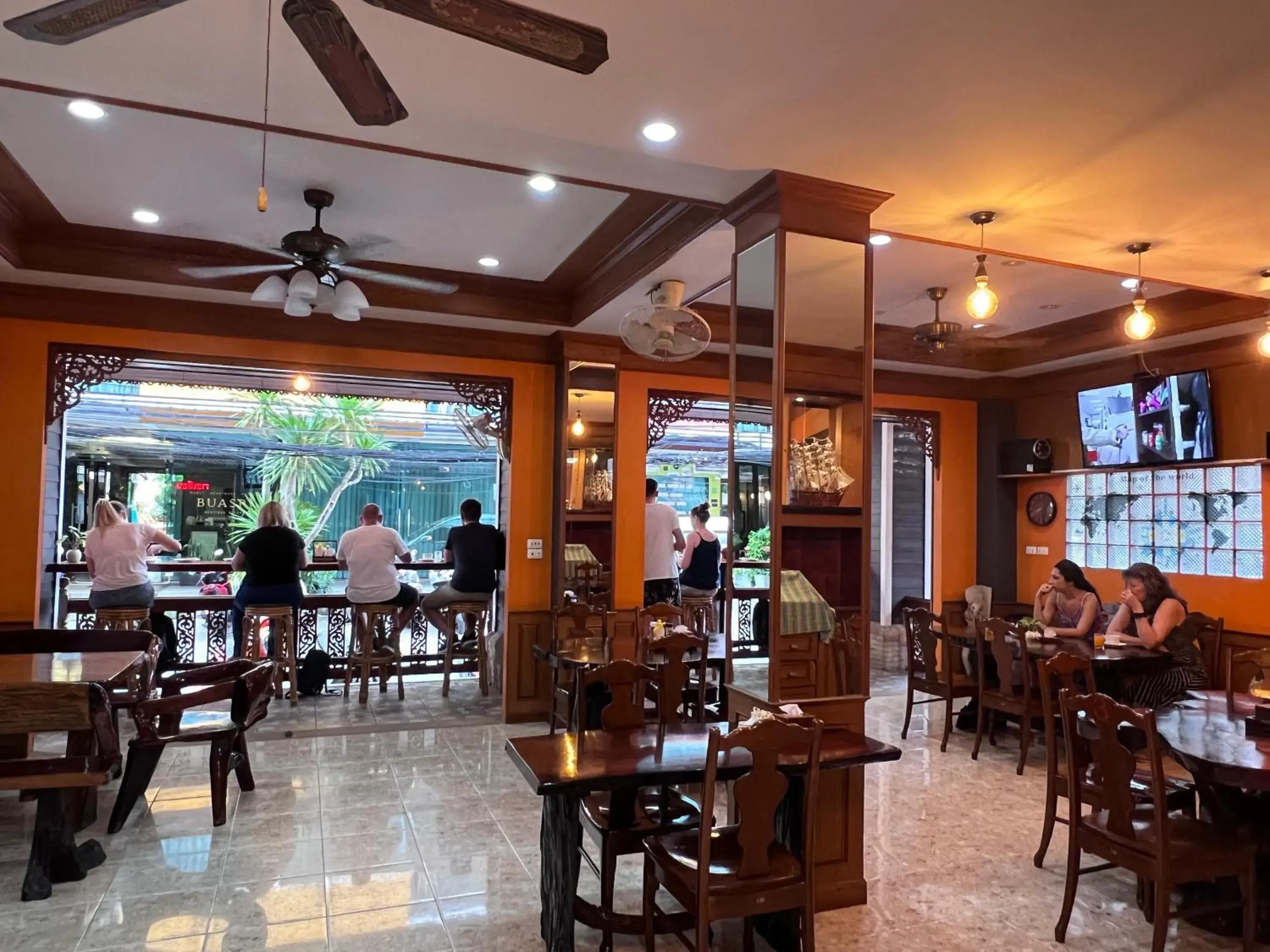 Restaurant/places to eat in Nanai 2 Residence Patong Phuket Restaurant/places to eat in Nanai 2 Residence Patong Phuket