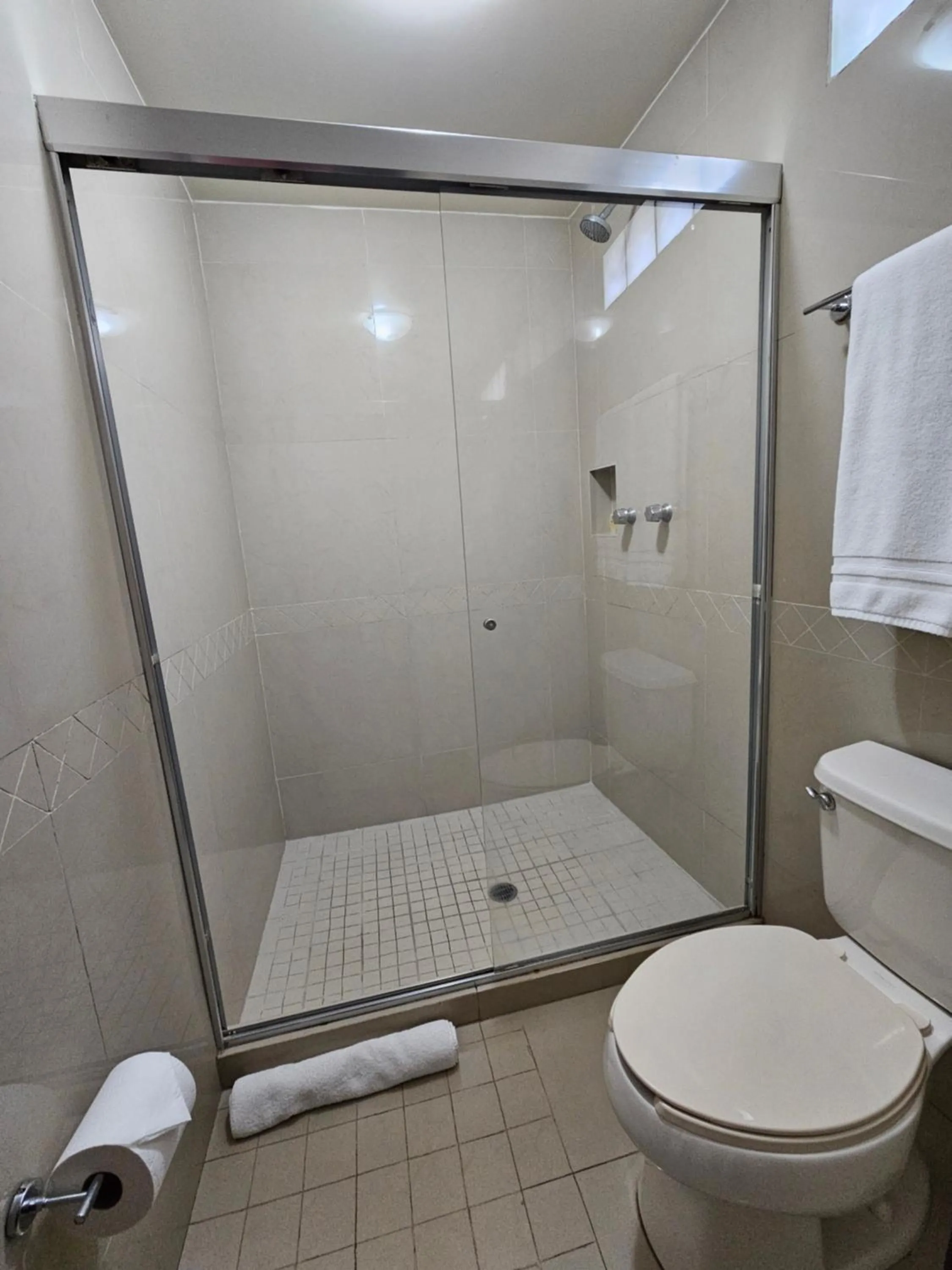 Shower in Hotel Maria Elena