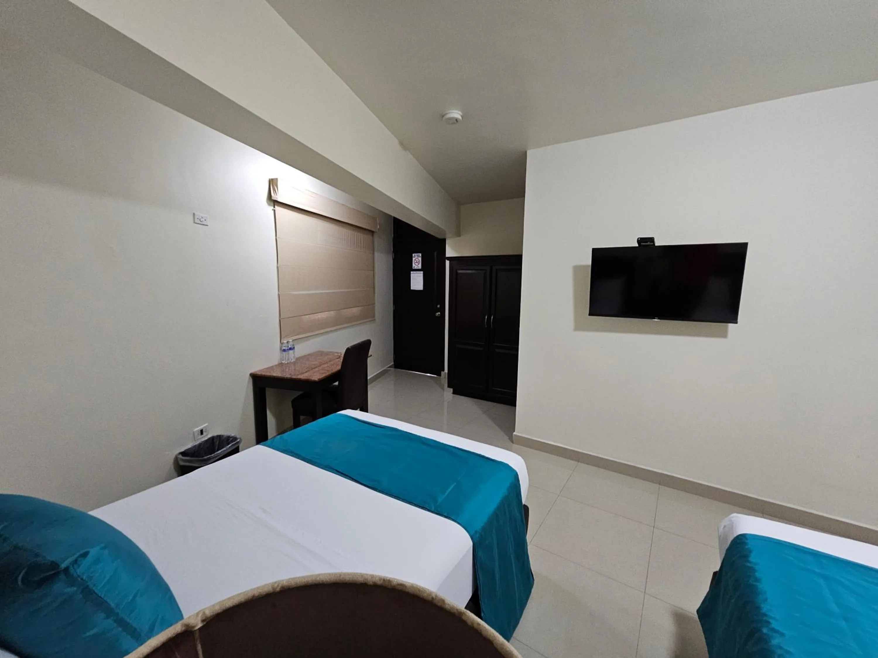 TV and multimedia, Bed in Hotel Maria Elena