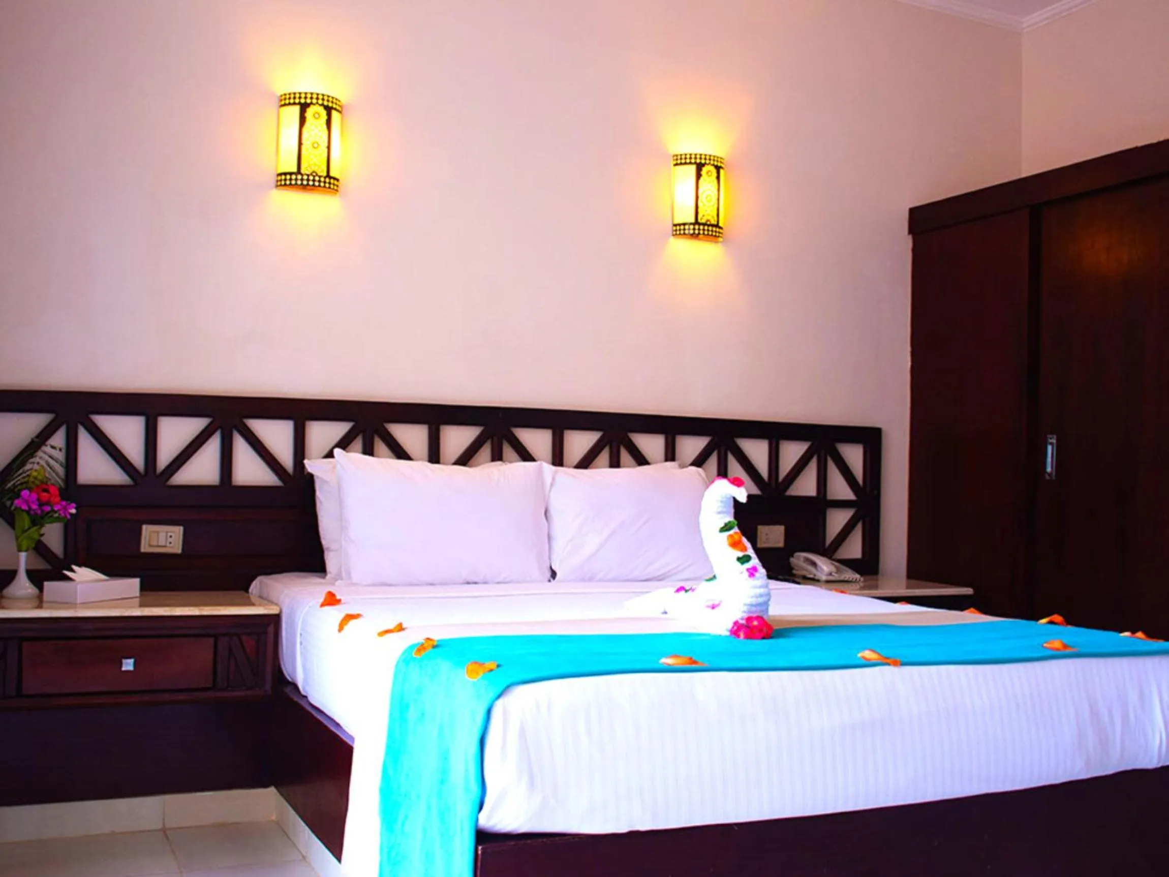 Bedroom, Bed in Utopia Beach Club