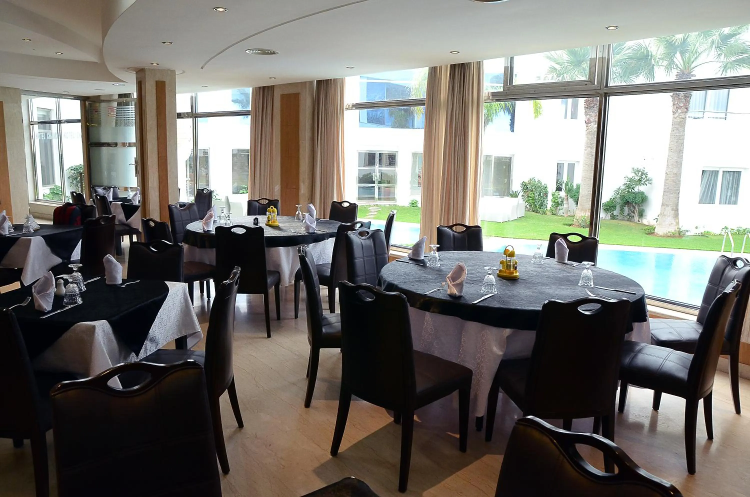 Restaurant/places to eat in Hotel Chams