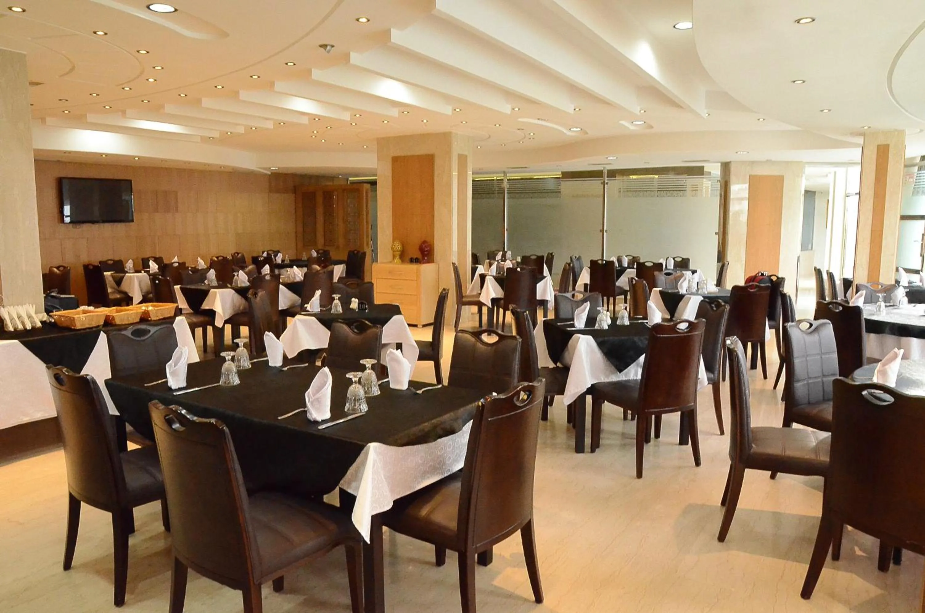 Restaurant/places to eat in Hotel Chams