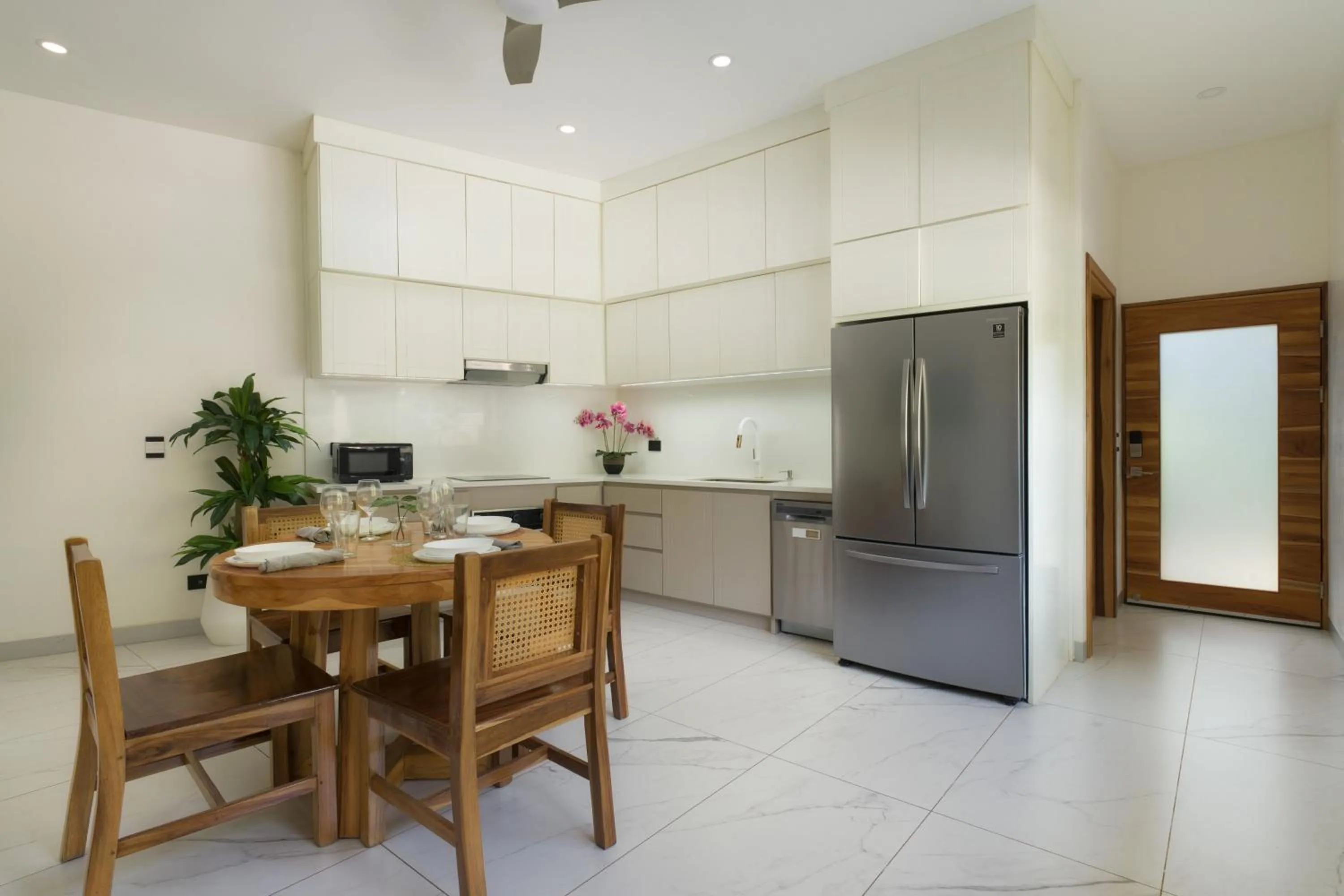 Kitchen or kitchenette in Tamarindo Bay Boutique Hotel, Apartments & Suites