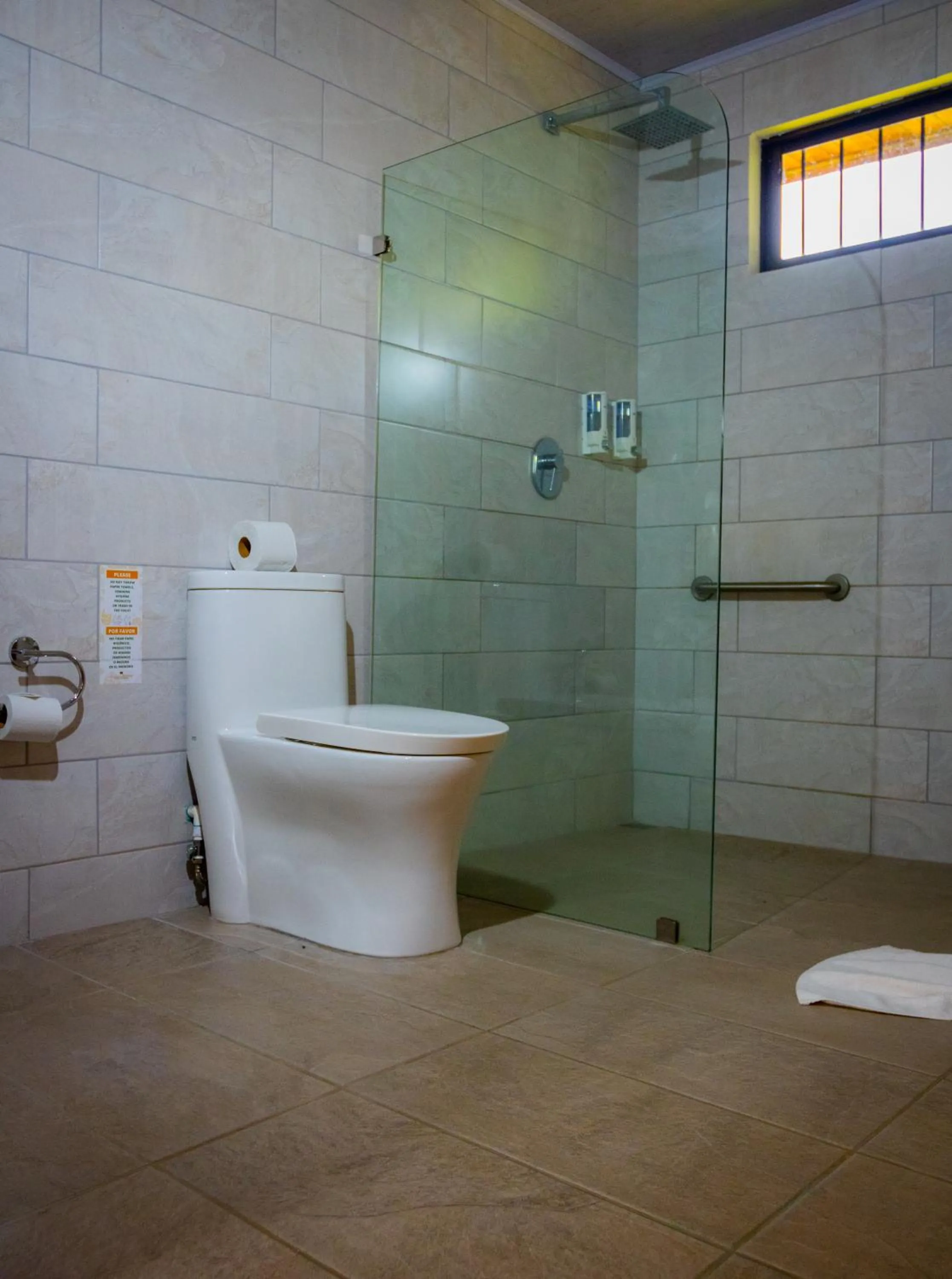 Shower in Miradas Arenal Hotel & Hotsprings