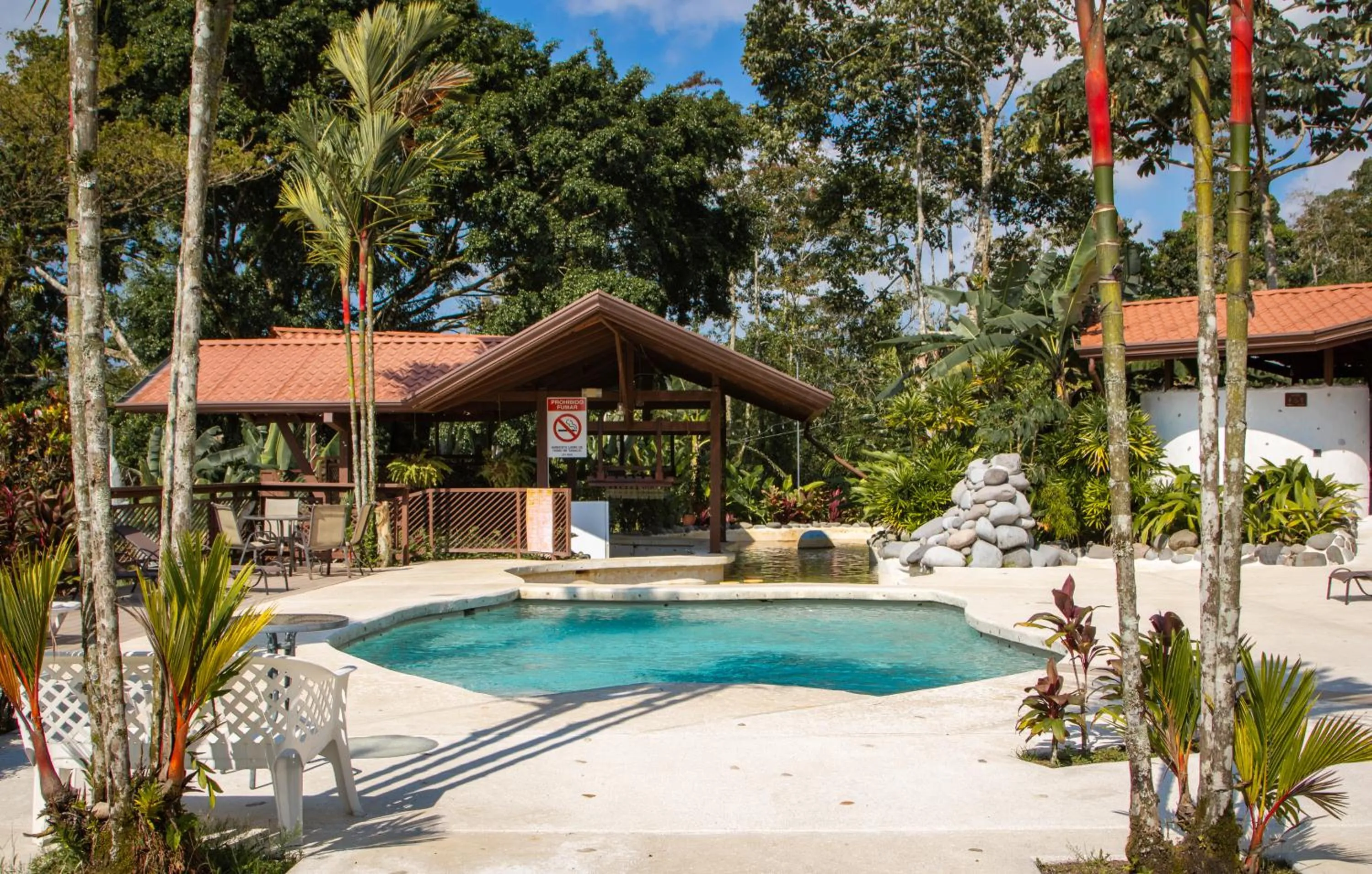 Swimming pool in Miradas Arenal Hotel & Hotsprings