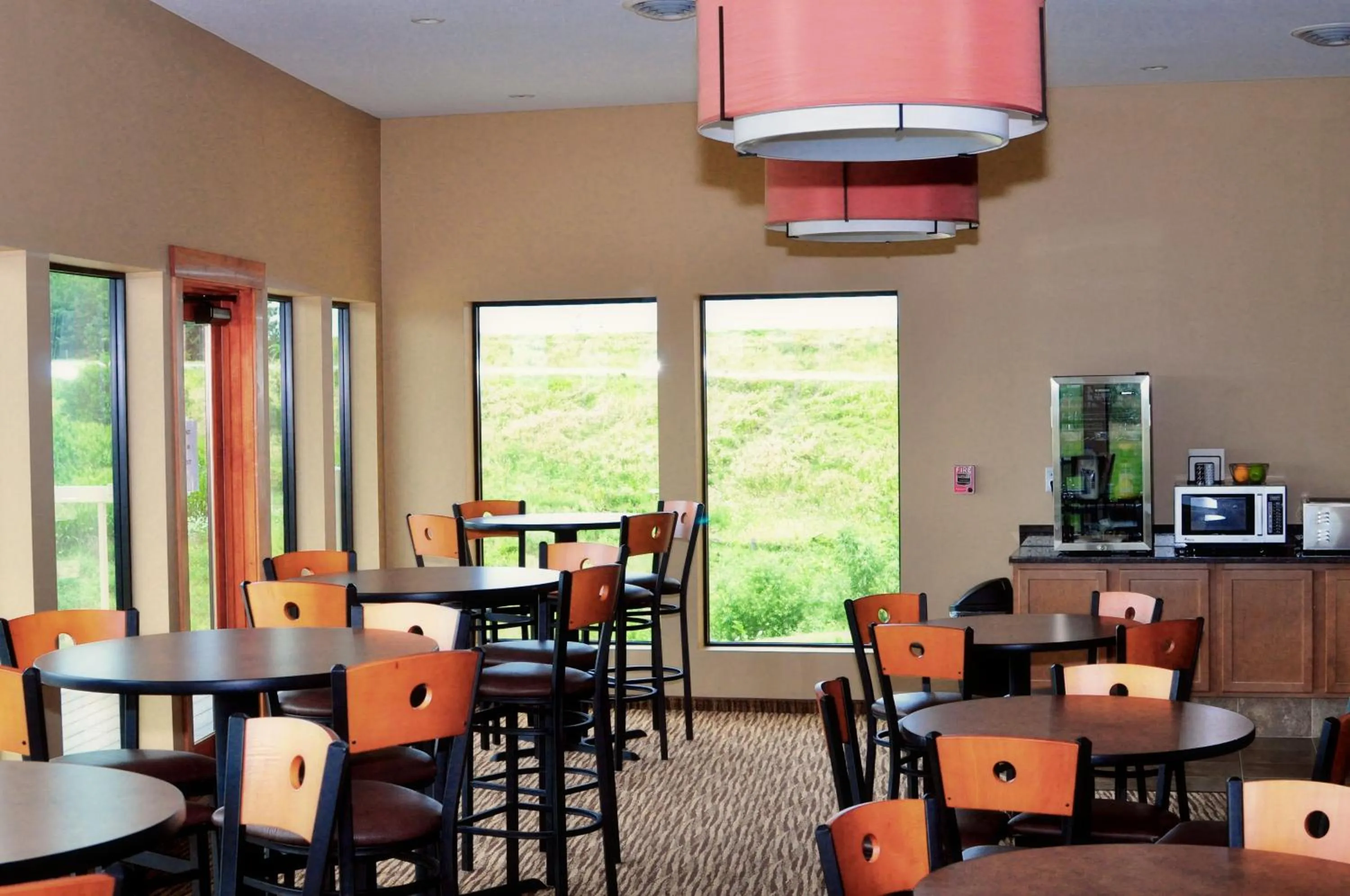 American breakfast in Cobblestone Inn & Suites - Newton