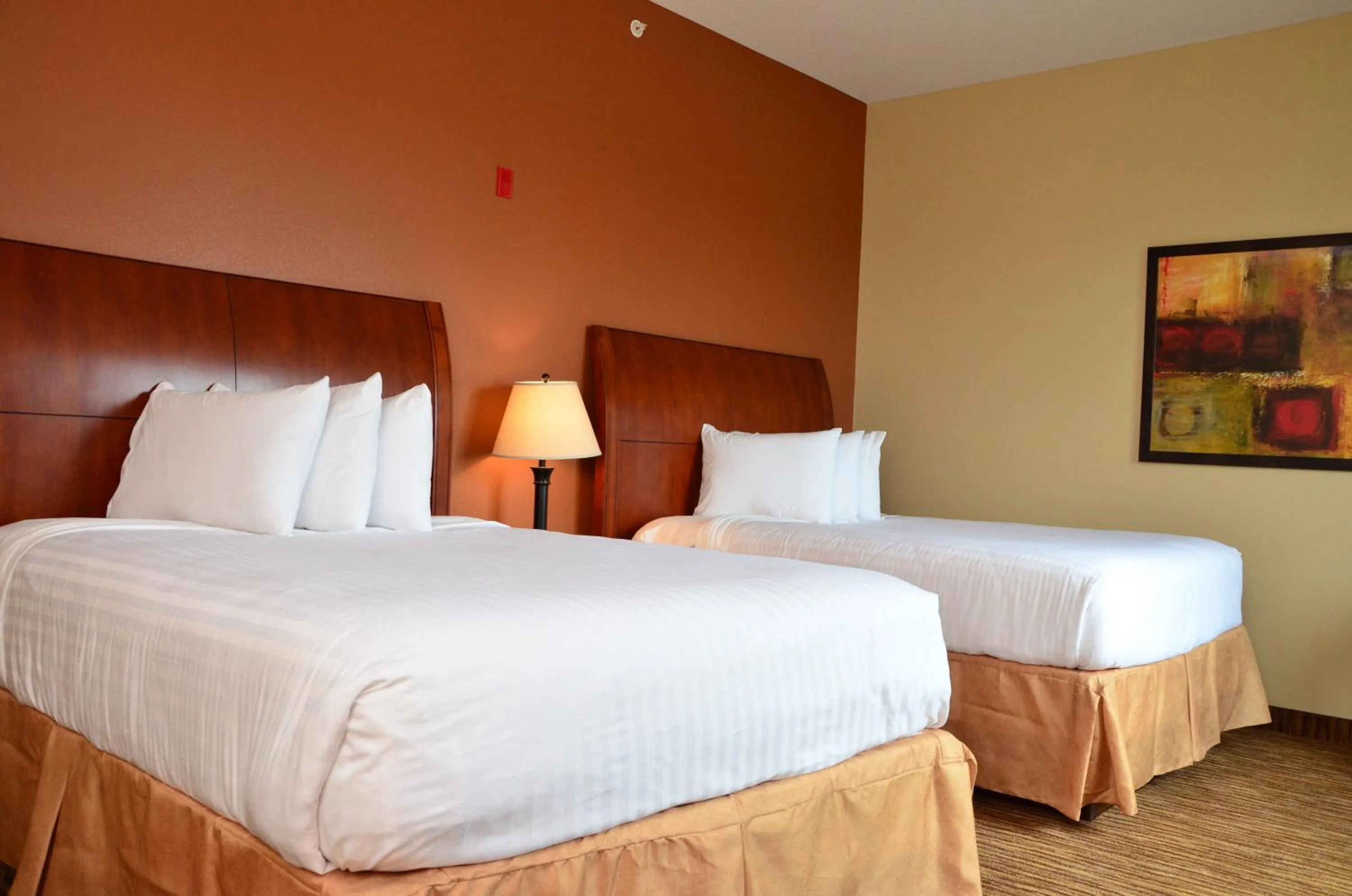 Bed in Cobblestone Inn & Suites - Newton