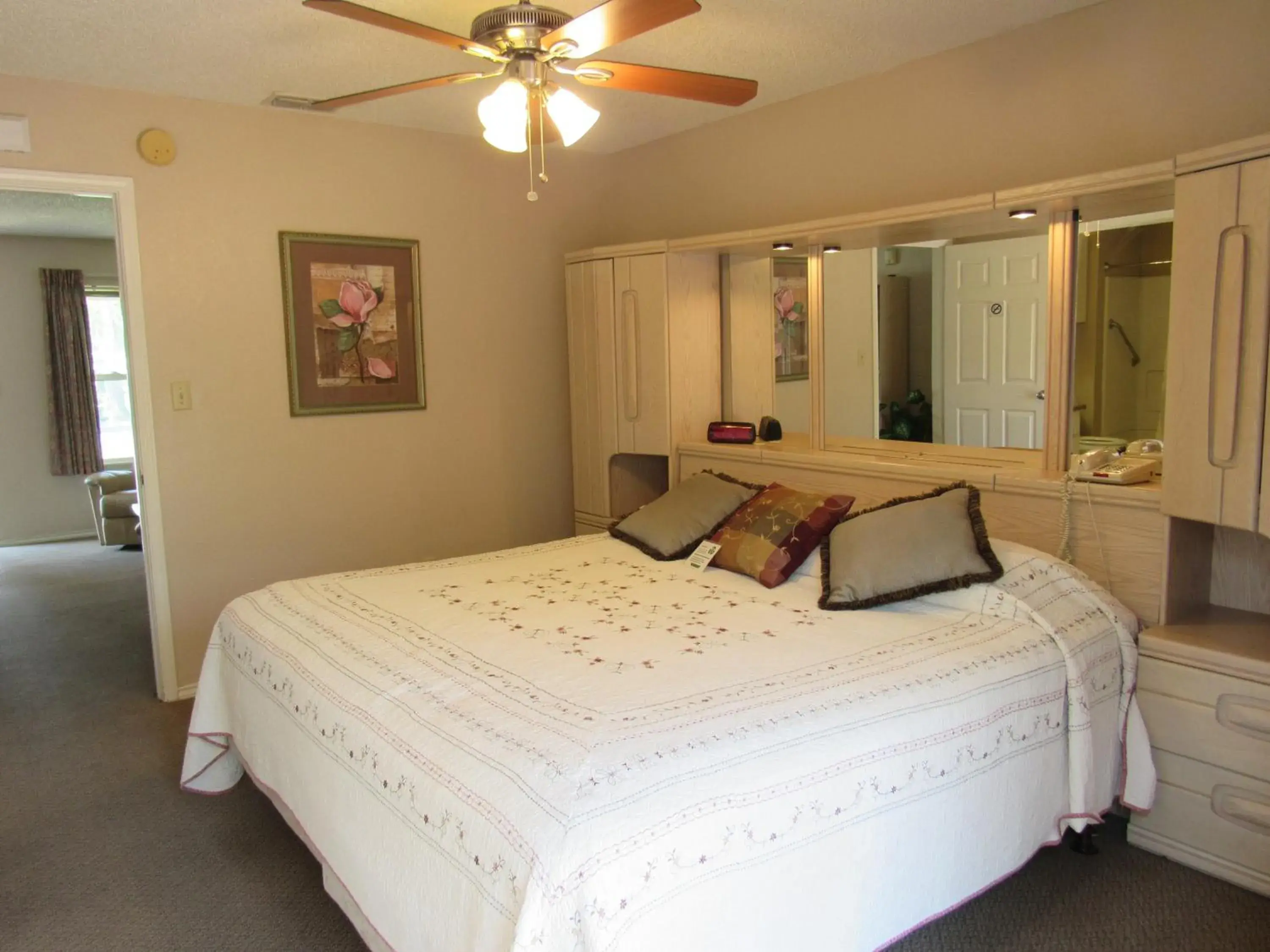 Bedroom, Bed in Victoria Palms Inn and Suites Bedroom, Bed in Victoria Palms Inn and Suites