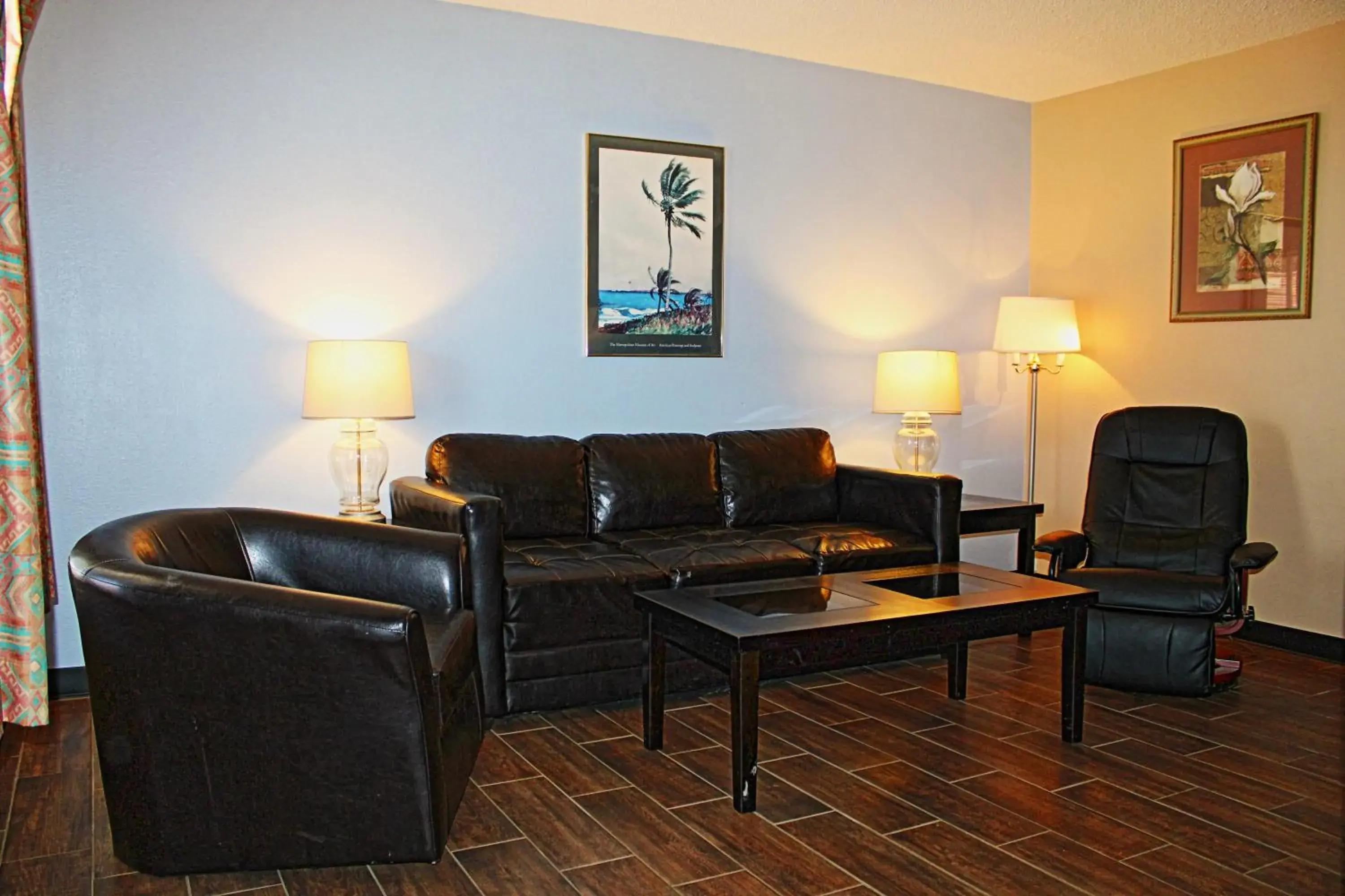 Living room in Victoria Palms Inn and Suites Living room in Victoria Palms Inn and Suites