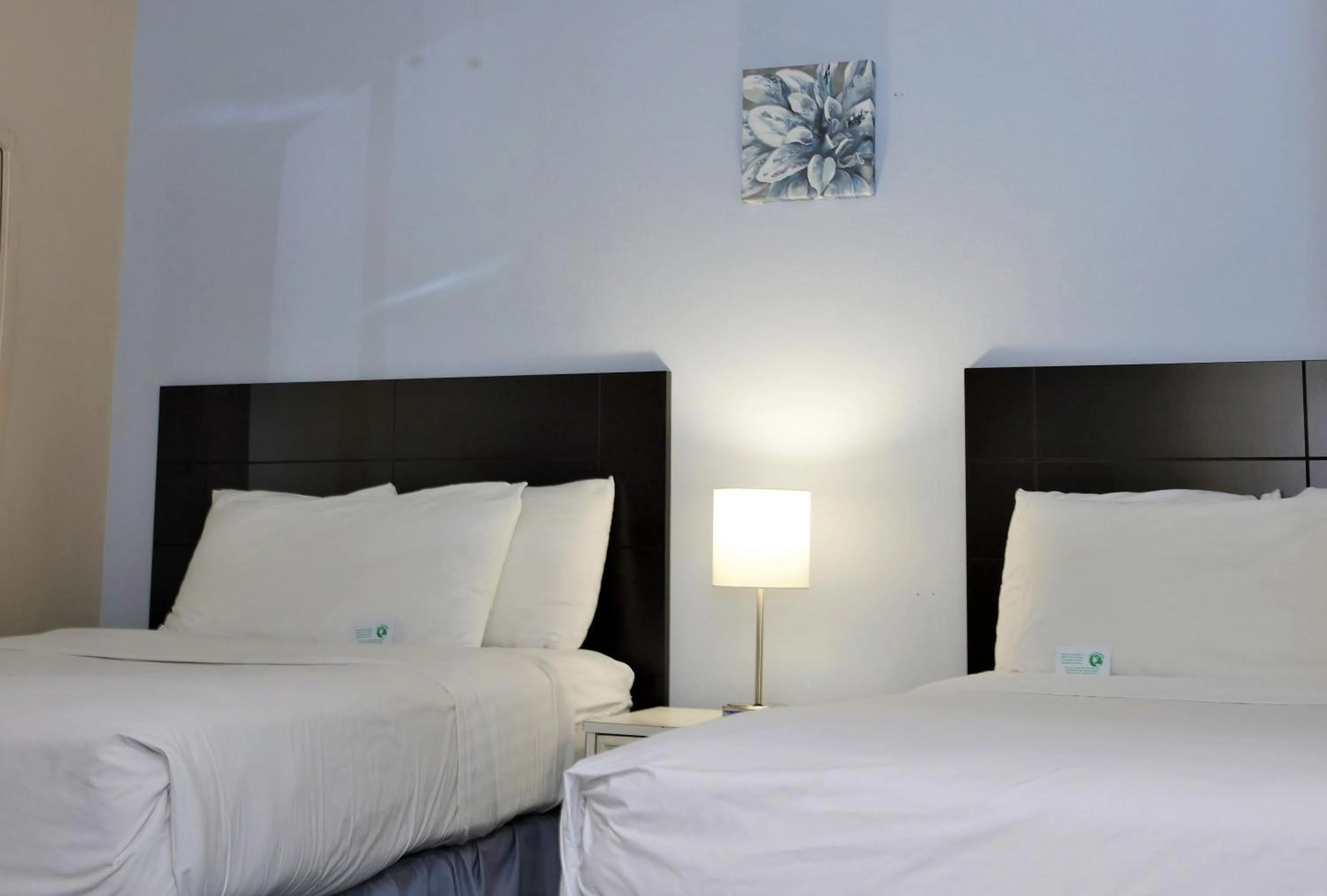 Bed in Victoria Palms Inn and Suites