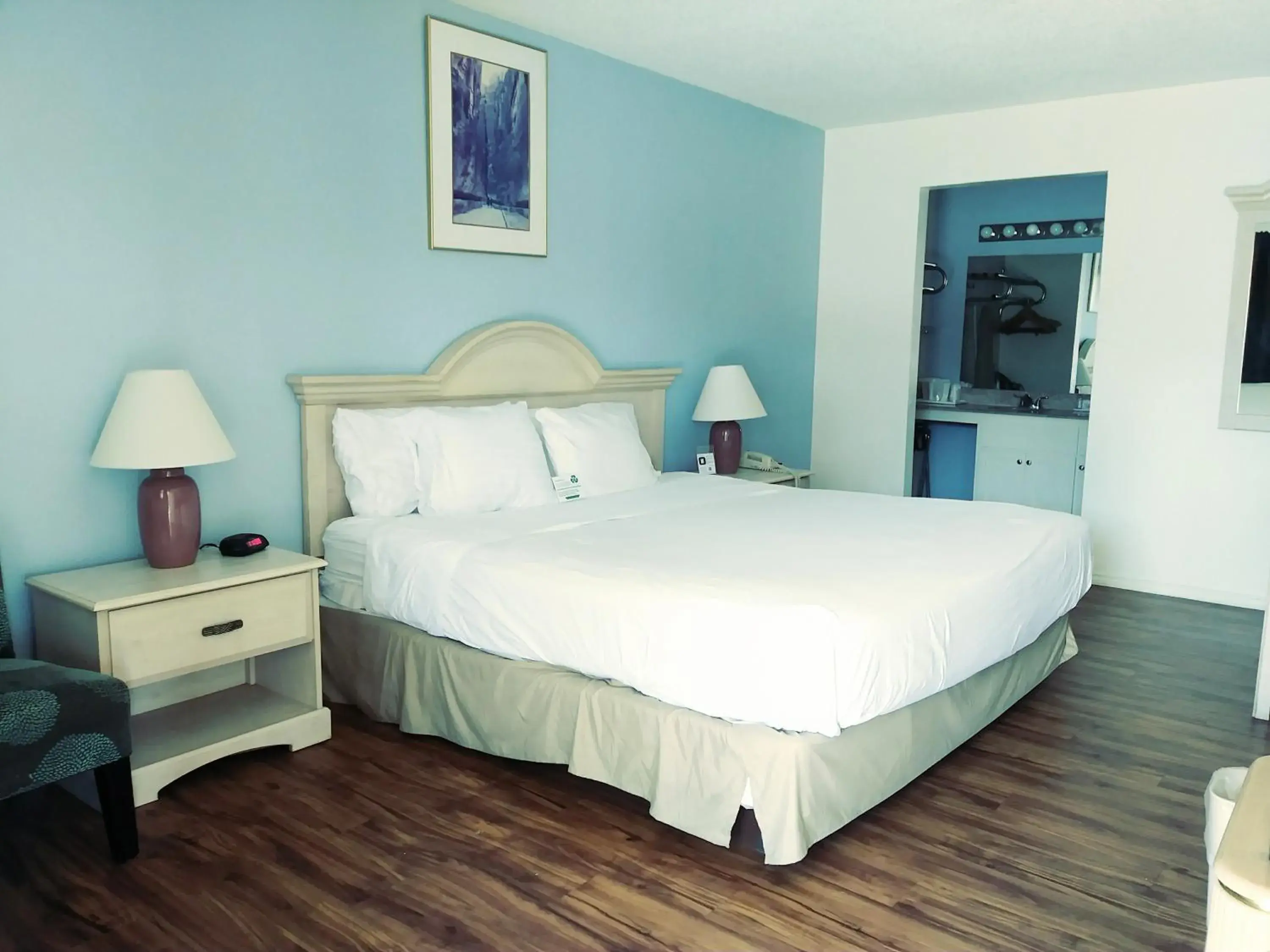 Photo of the whole room, Bed in Victoria Palms Inn and Suites Photo of the whole room, Bed in Victoria Palms Inn and Suites