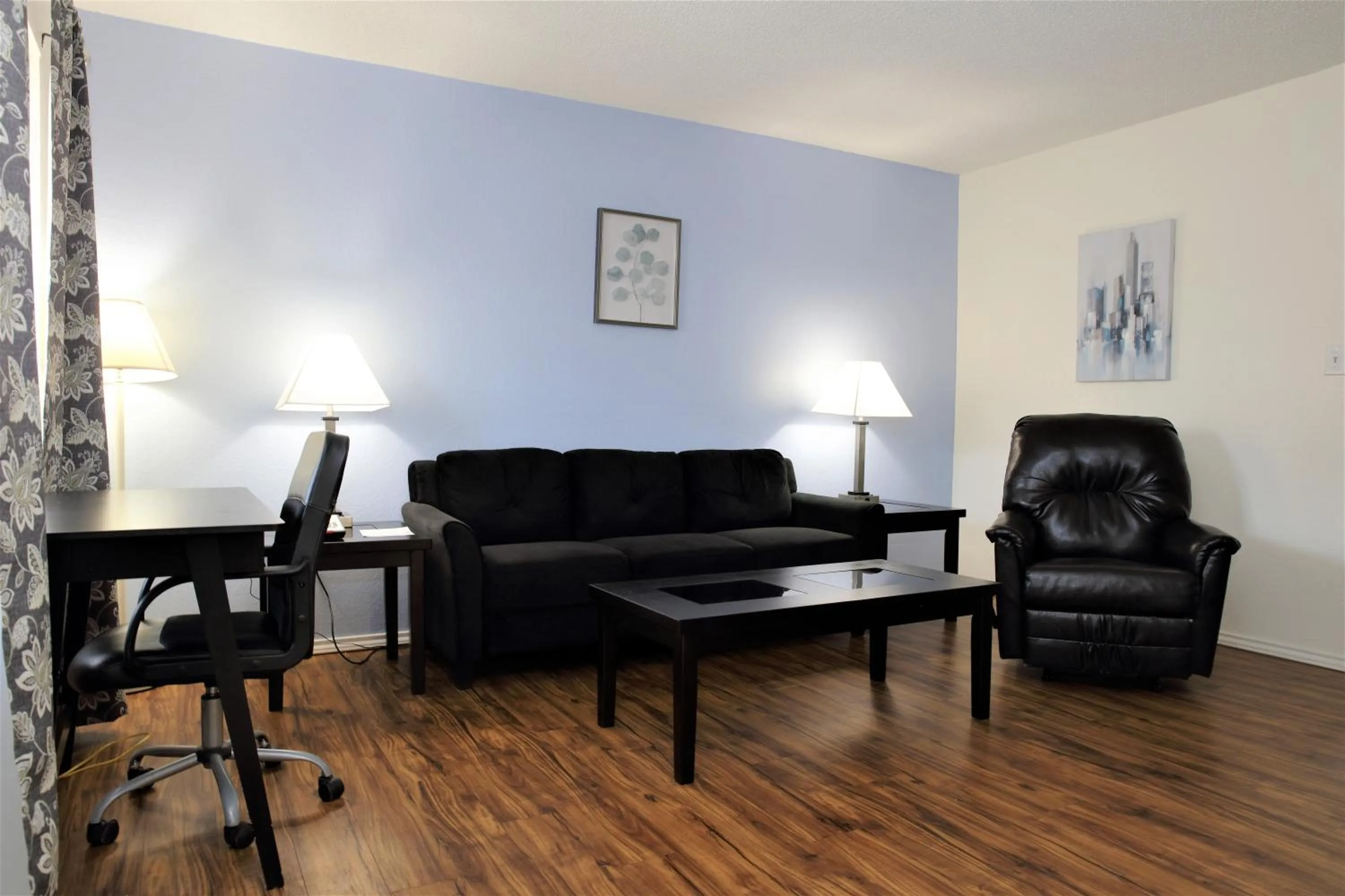 Living room in Victoria Palms Inn and Suites