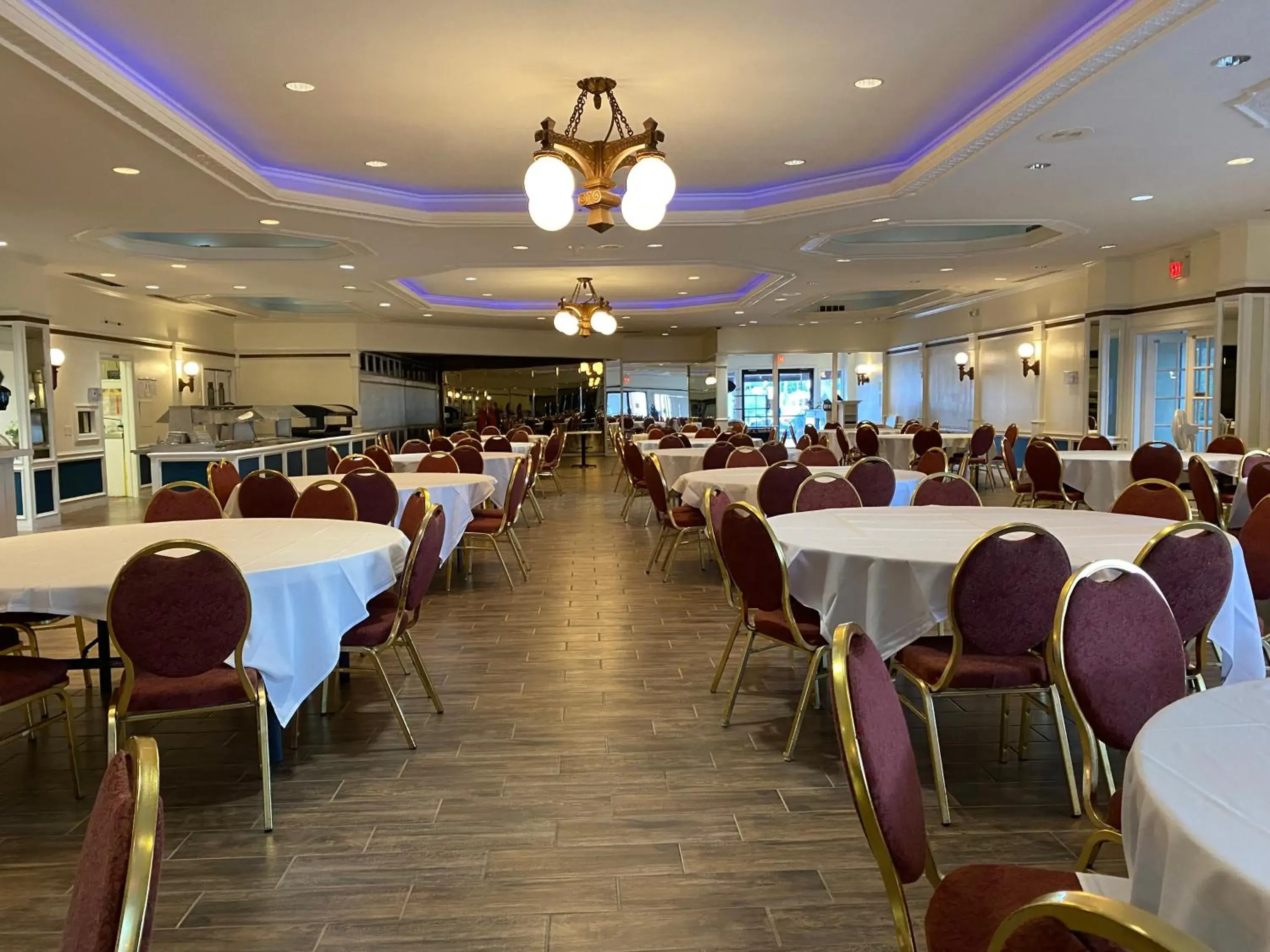 Restaurant/places to eat in Victoria Palms Inn and Suites Restaurant/places to eat in Victoria Palms Inn and Suites