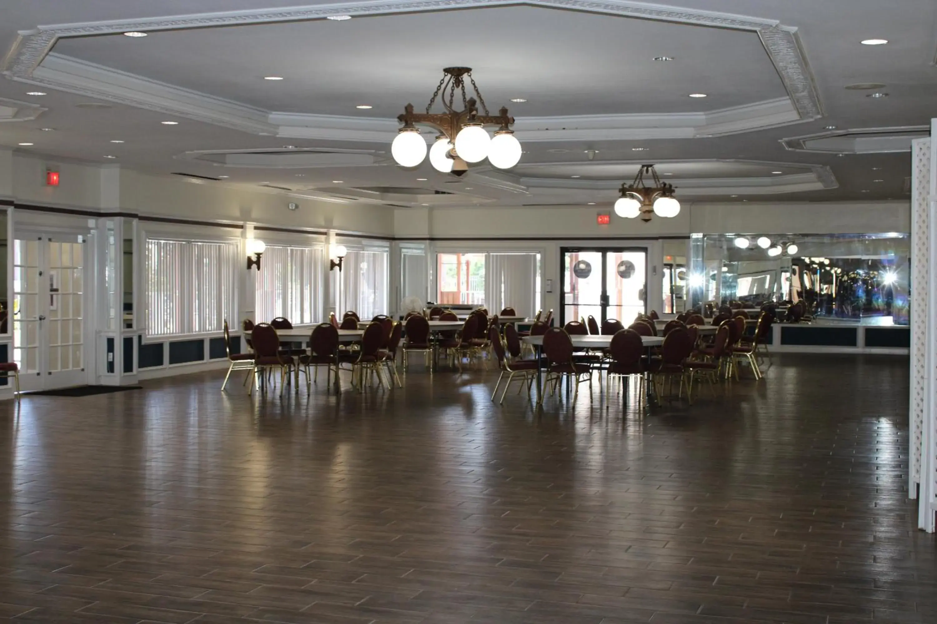 Restaurant/places to eat in Victoria Palms Inn and Suites Restaurant/places to eat in Victoria Palms Inn and Suites