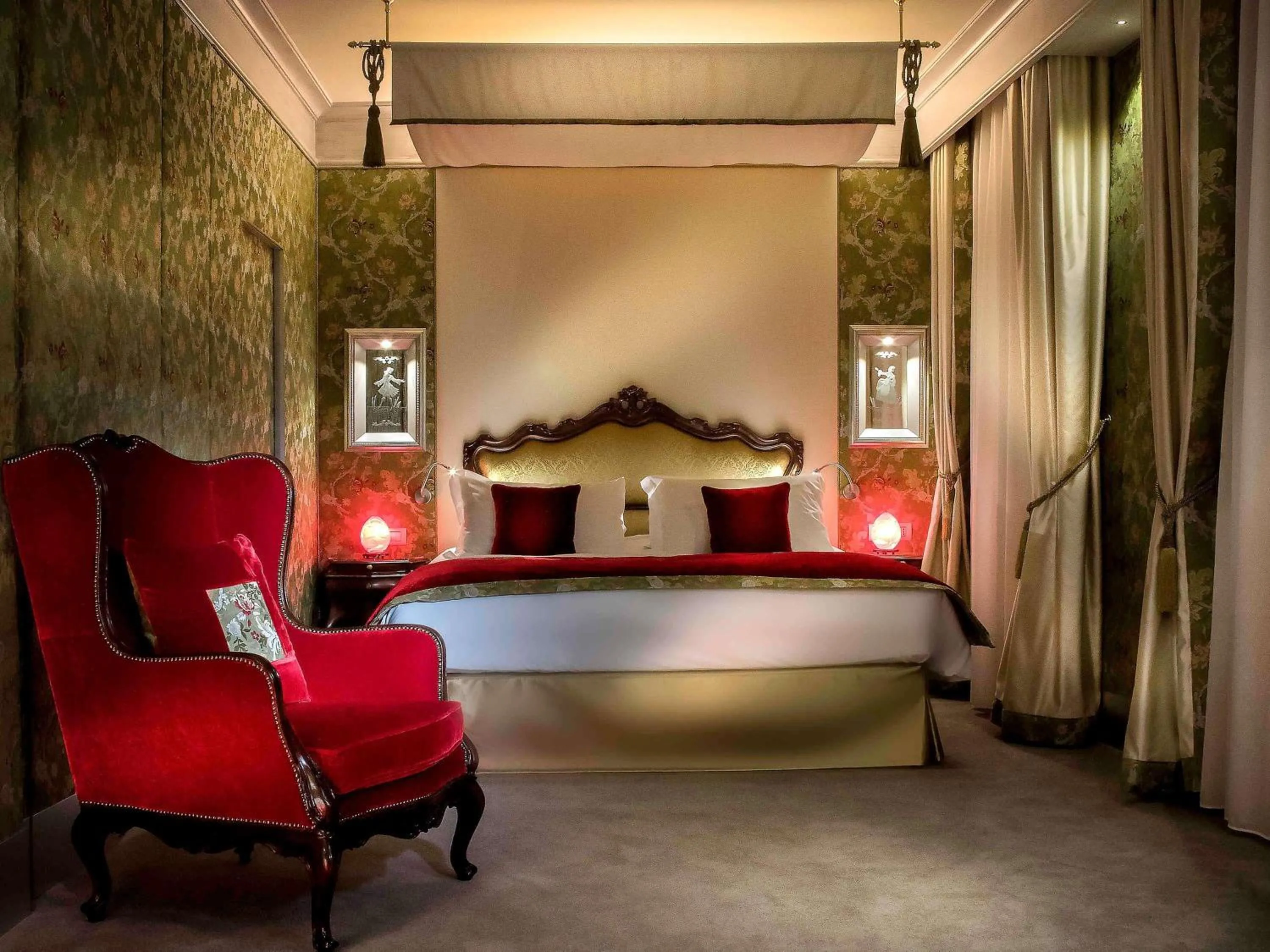 Bedroom, Bed in Papadopoli Hotel Venezia - MGallery Collection
