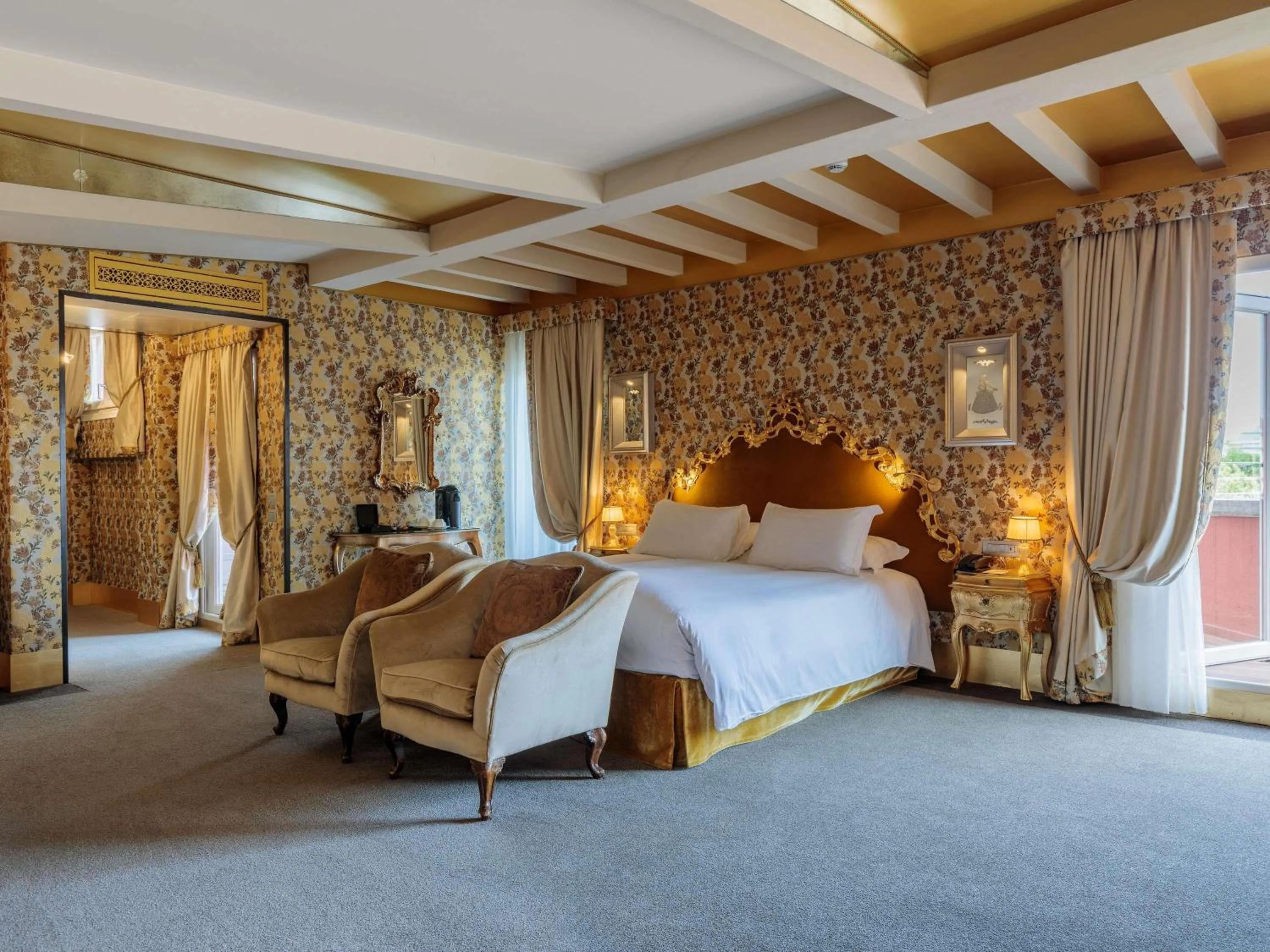 Bedroom, Bed in Papadopoli Hotel Venezia - MGallery Collection