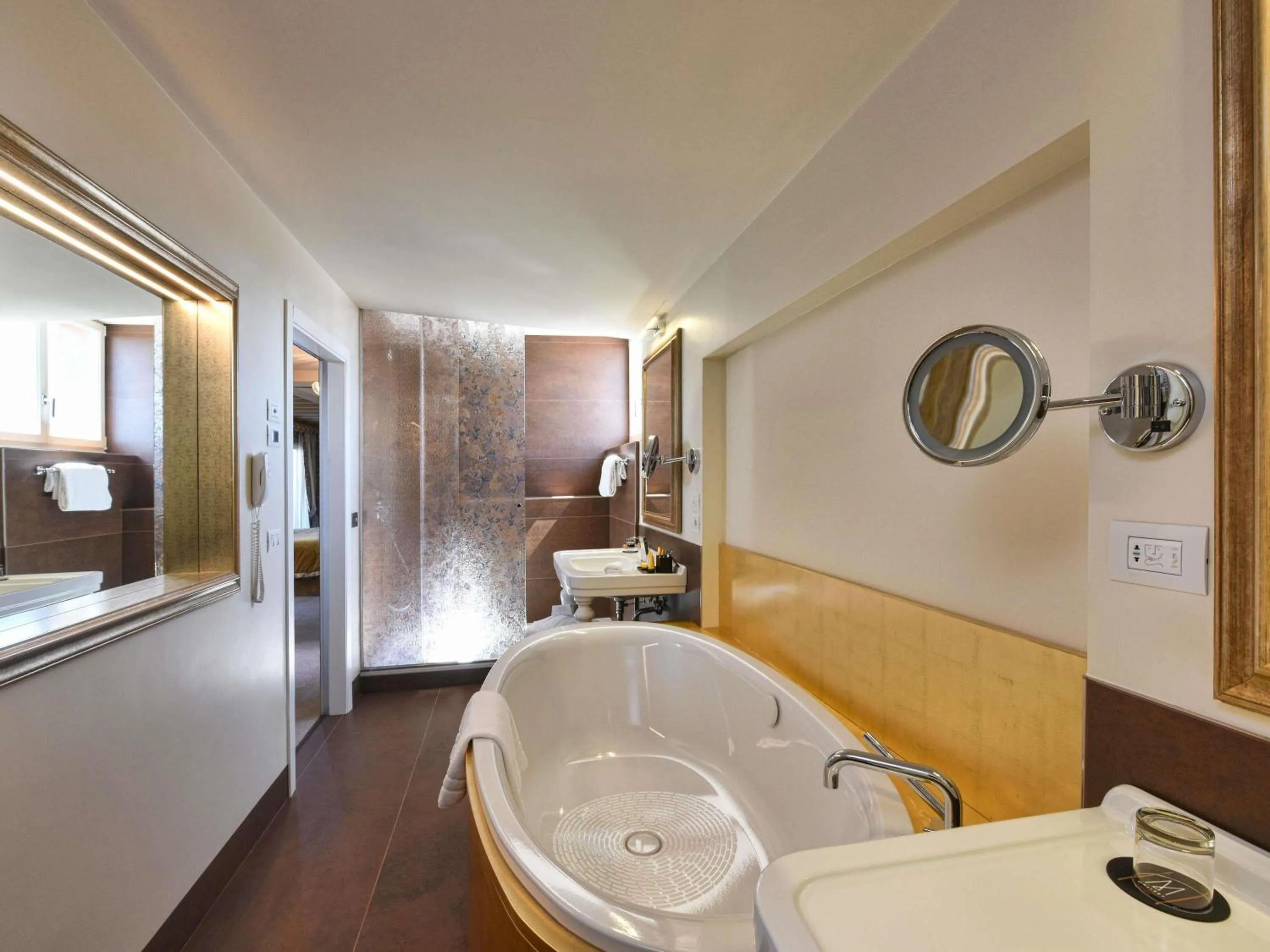 Bedroom in Papadopoli Hotel Venezia - MGallery Collection