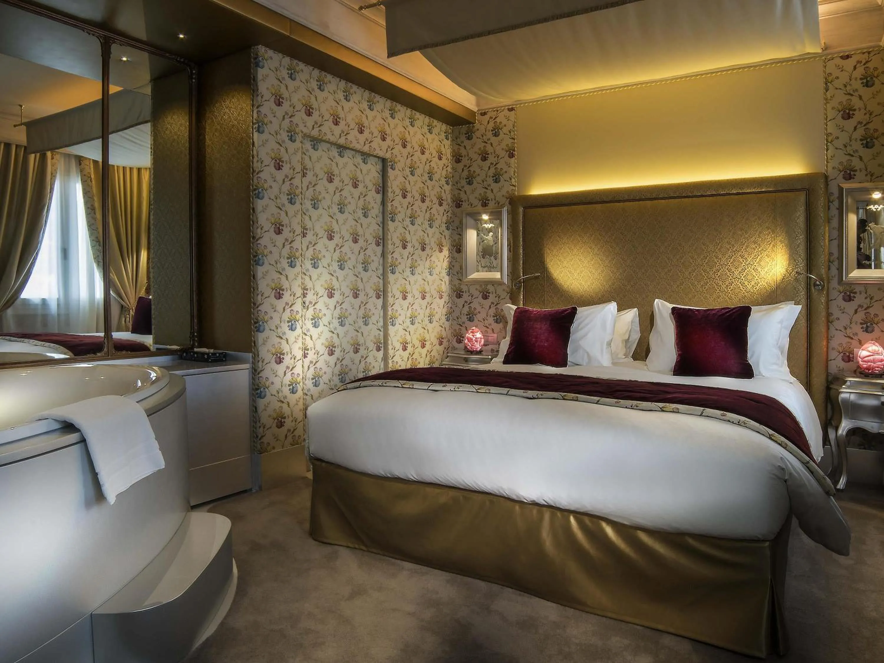 Photo of the whole room, Bed in Papadopoli Hotel Venezia - MGallery Collection