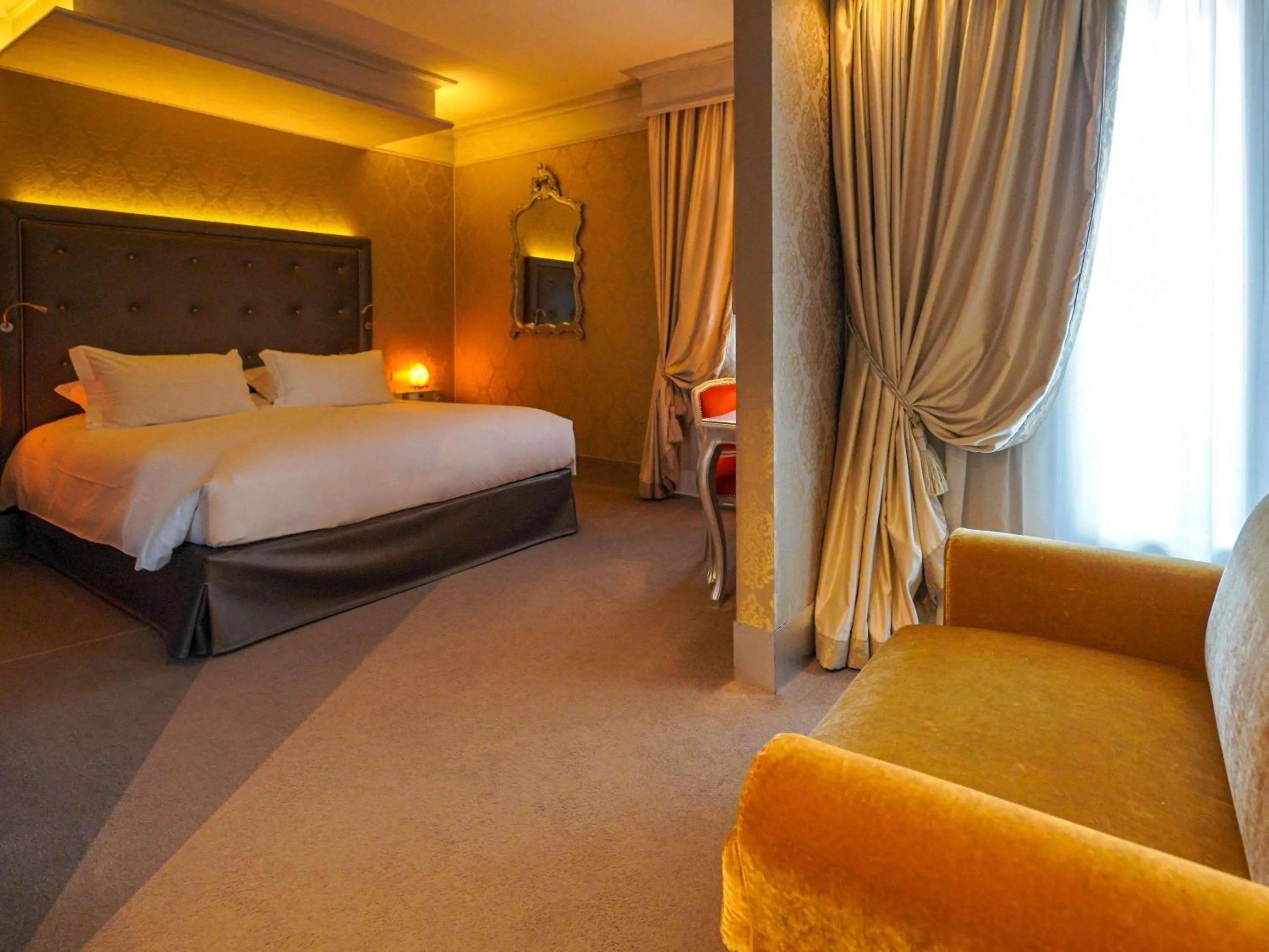 Bedroom, Bed in Papadopoli Hotel Venezia - MGallery Collection
