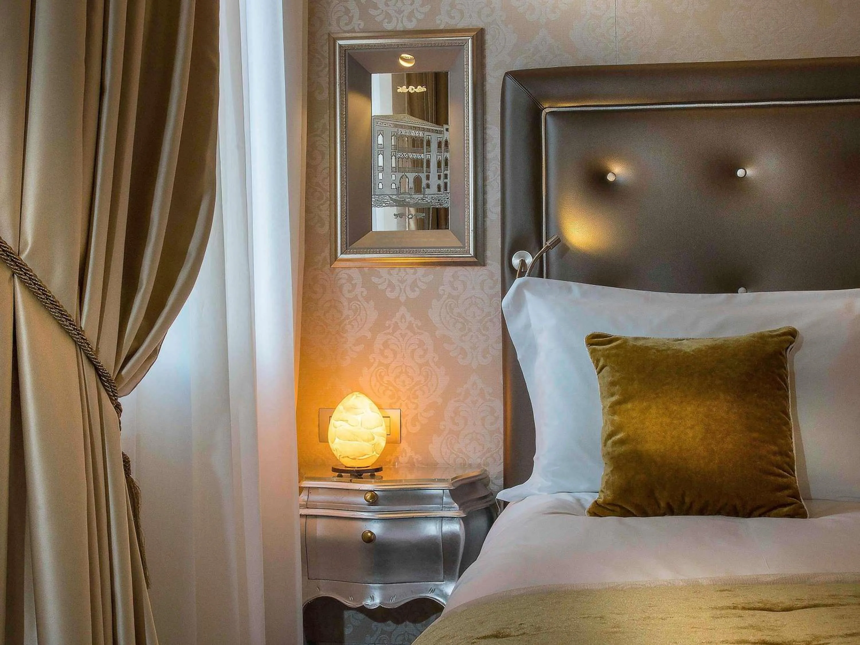 Bedroom, Bed in Papadopoli Hotel Venezia - MGallery Collection