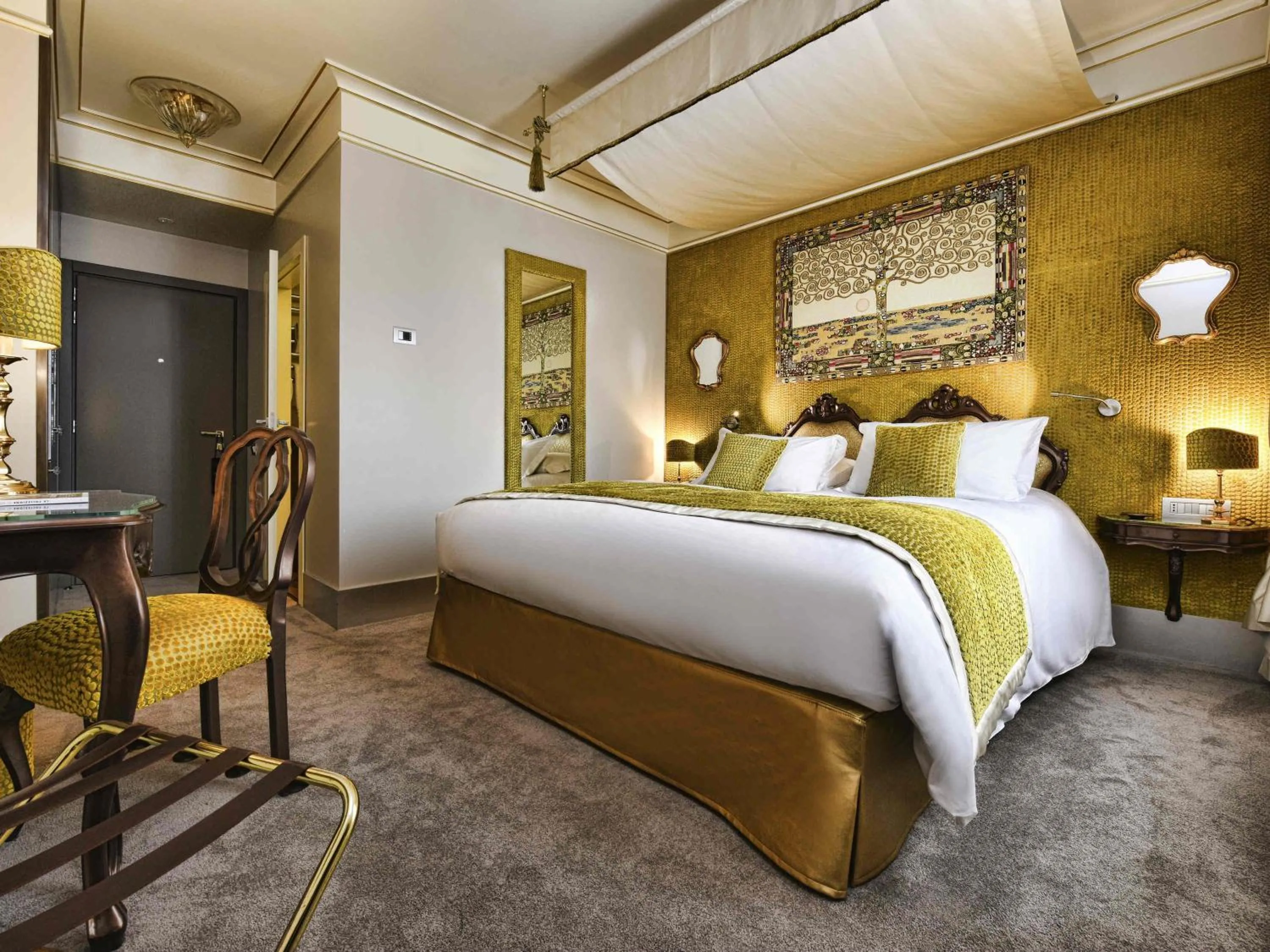 Bedroom, Bed in Papadopoli Hotel Venezia - MGallery Collection