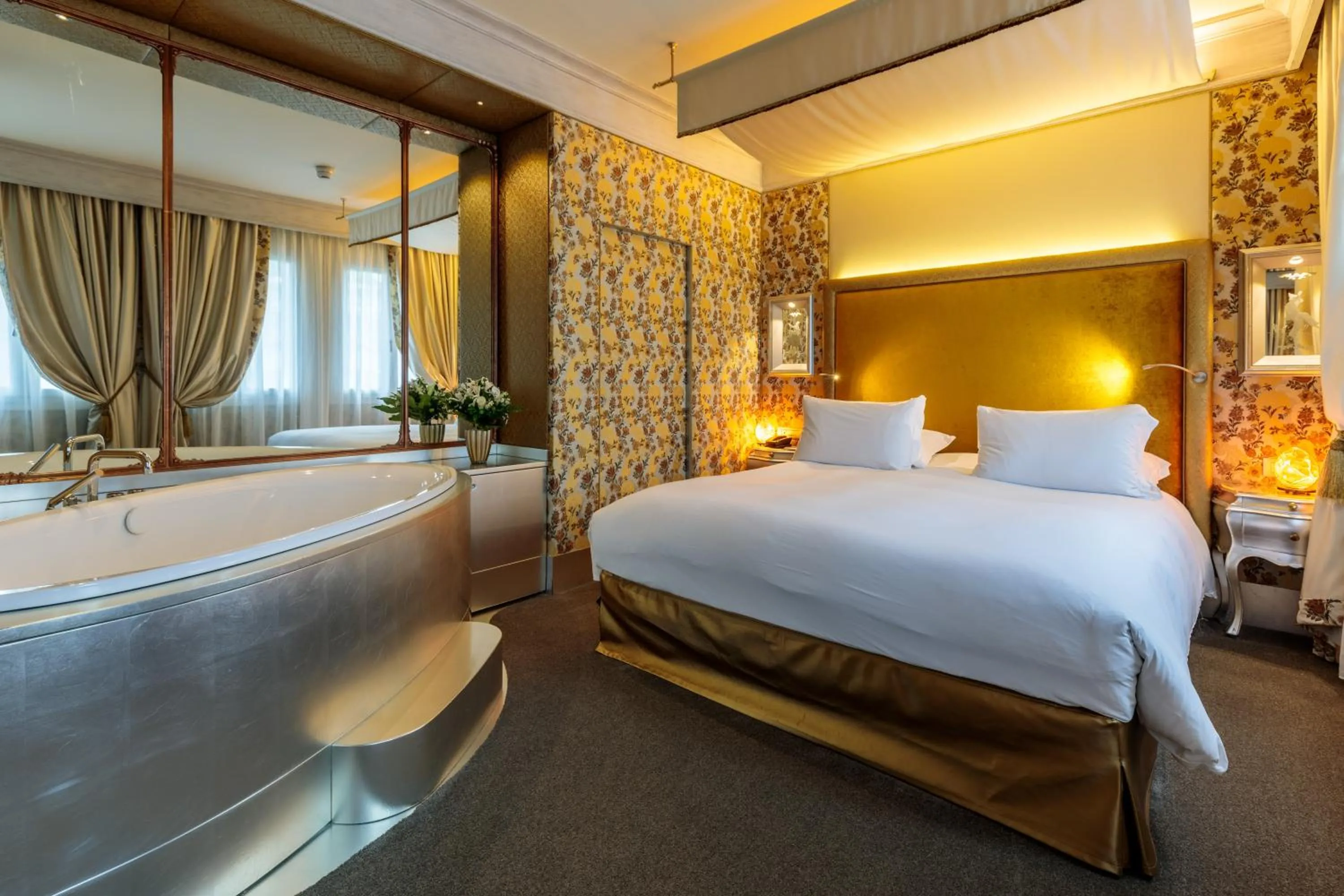 Bedroom, Bed in Papadopoli Hotel Venezia - MGallery Collection