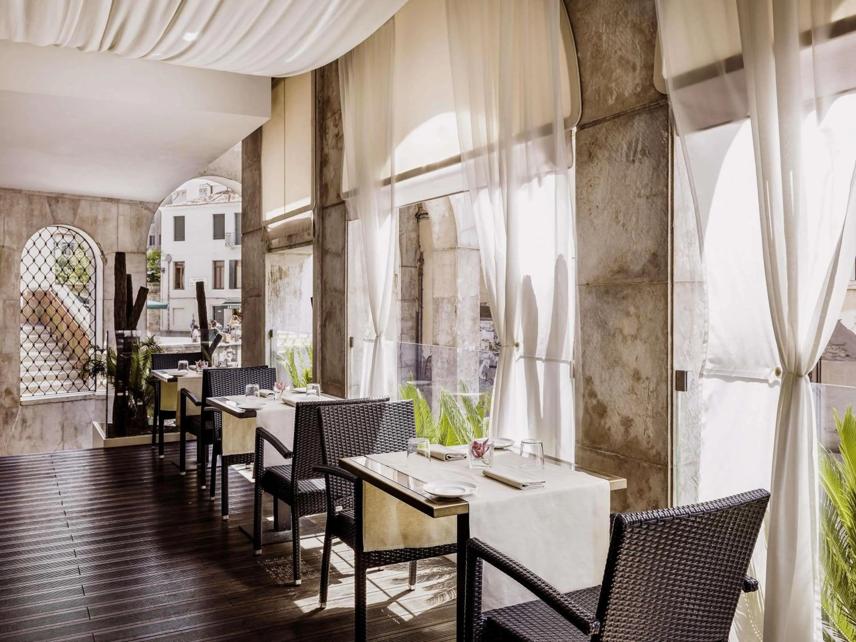 Lounge or bar in Papadopoli Hotel Venezia - MGallery Collection