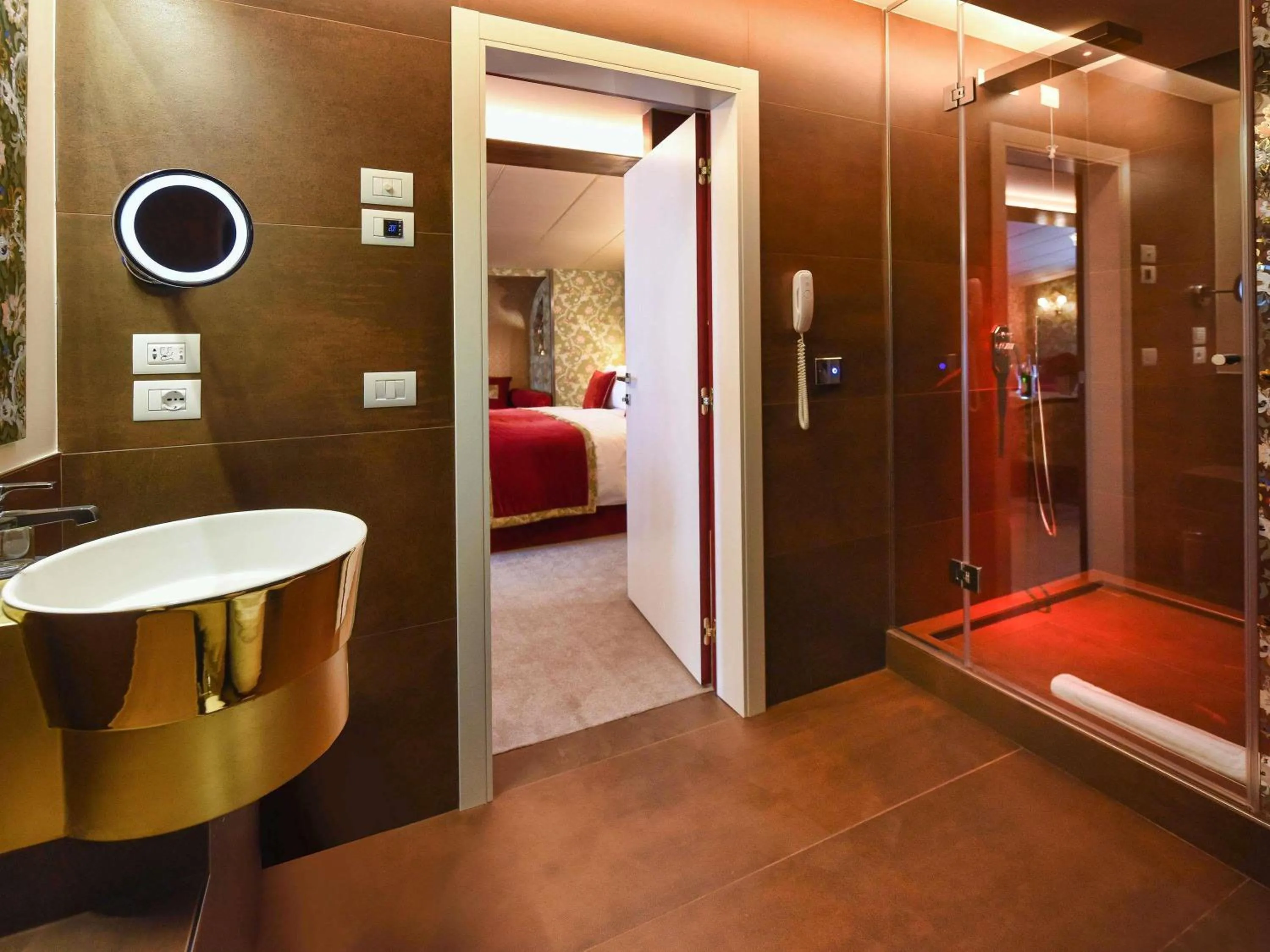 Bedroom in Papadopoli Hotel Venezia - MGallery Collection