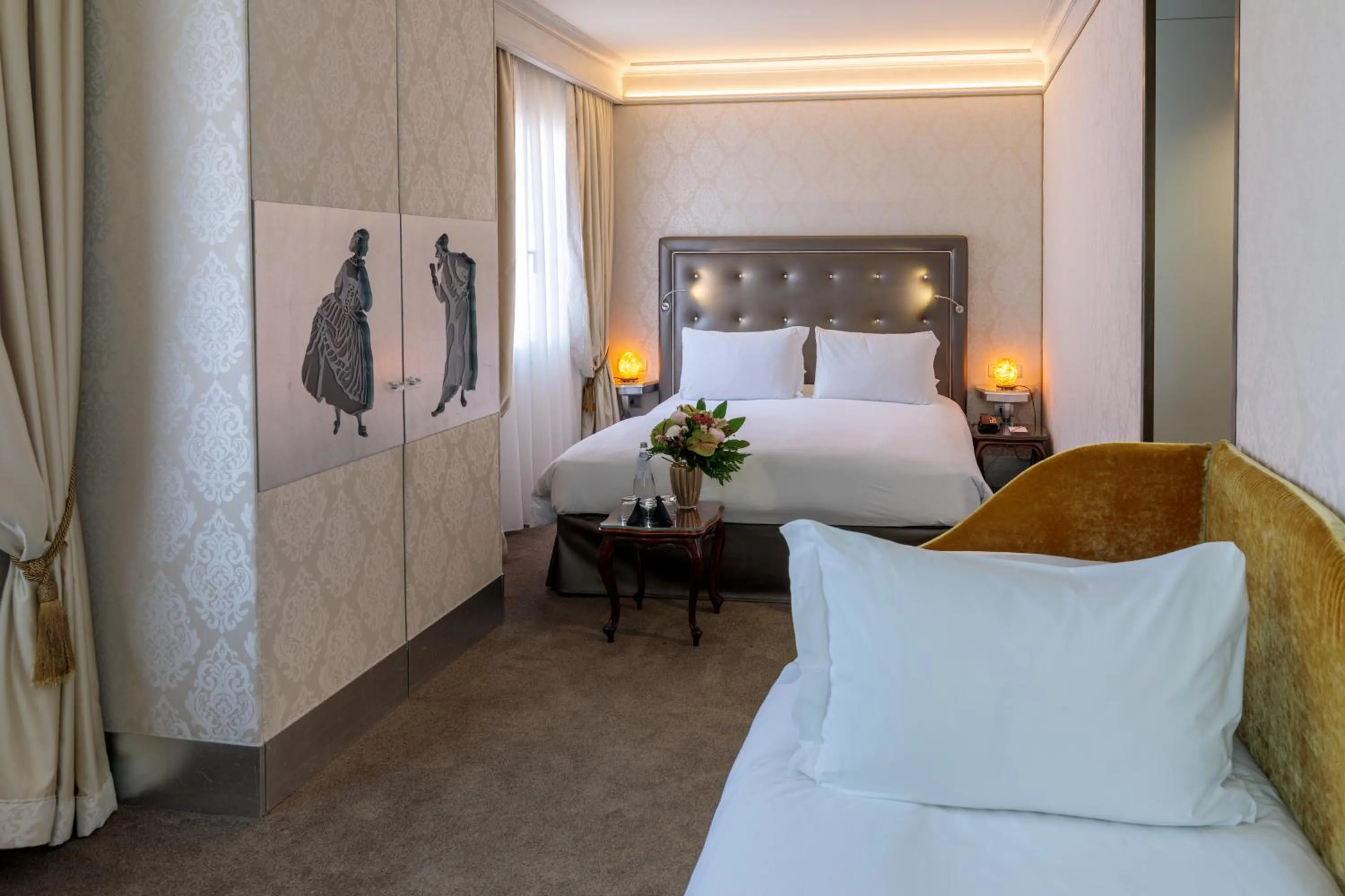 Photo of the whole room, Bed in Papadopoli Hotel Venezia - MGallery Collection