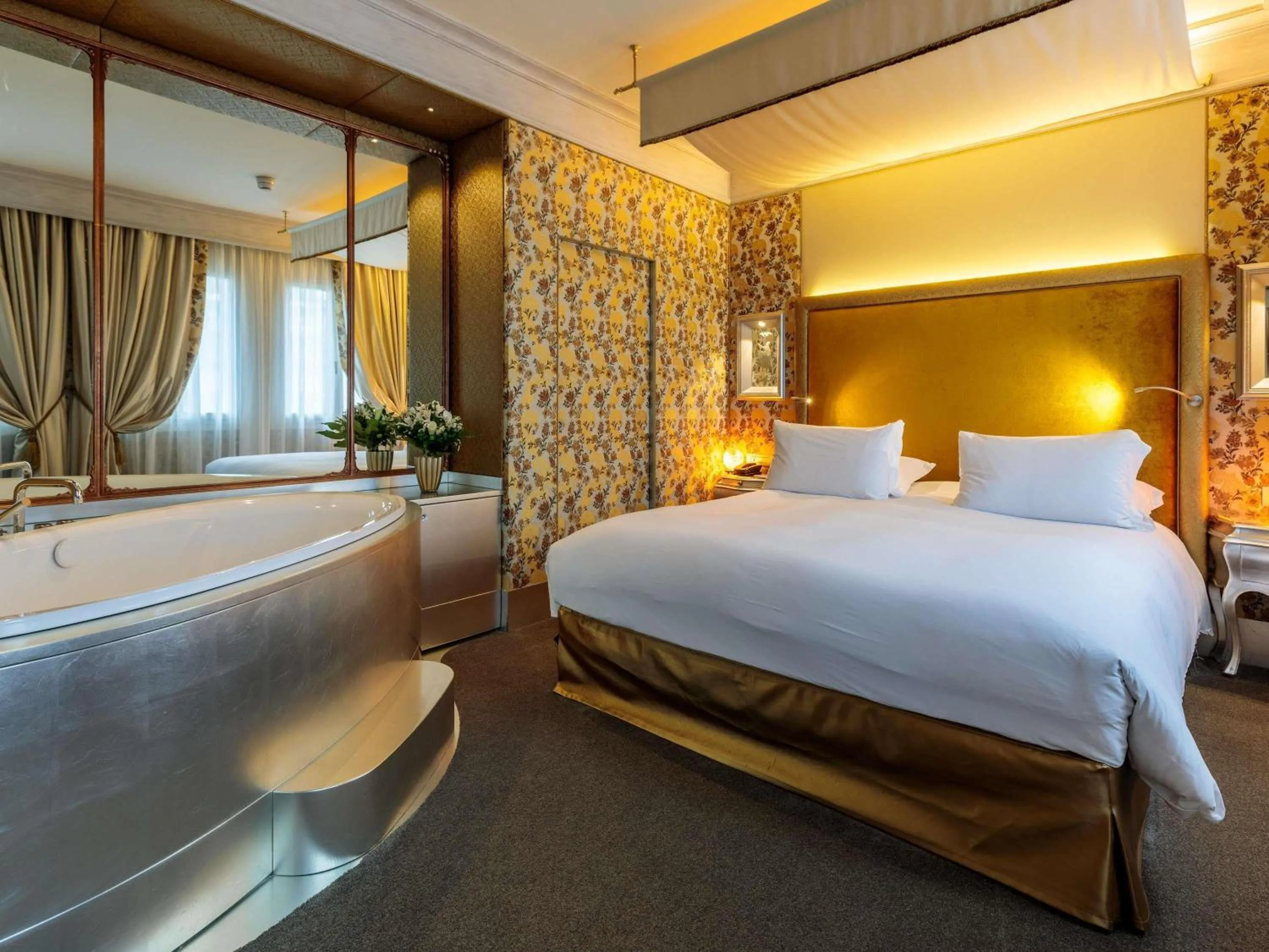 Bedroom, Bed in Papadopoli Hotel Venezia - MGallery Collection