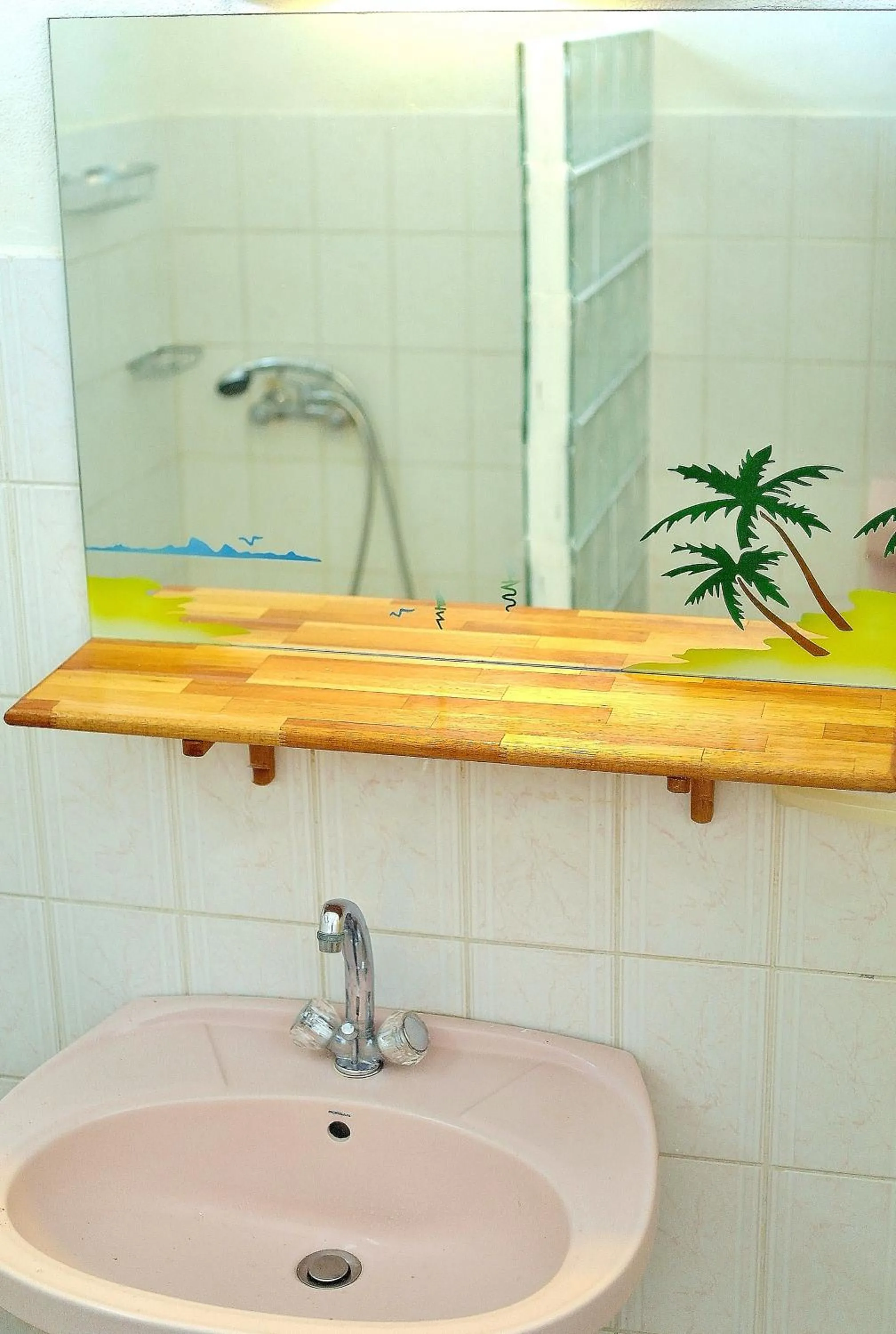 Bathroom in Les Merveilleux Flots de la Mer