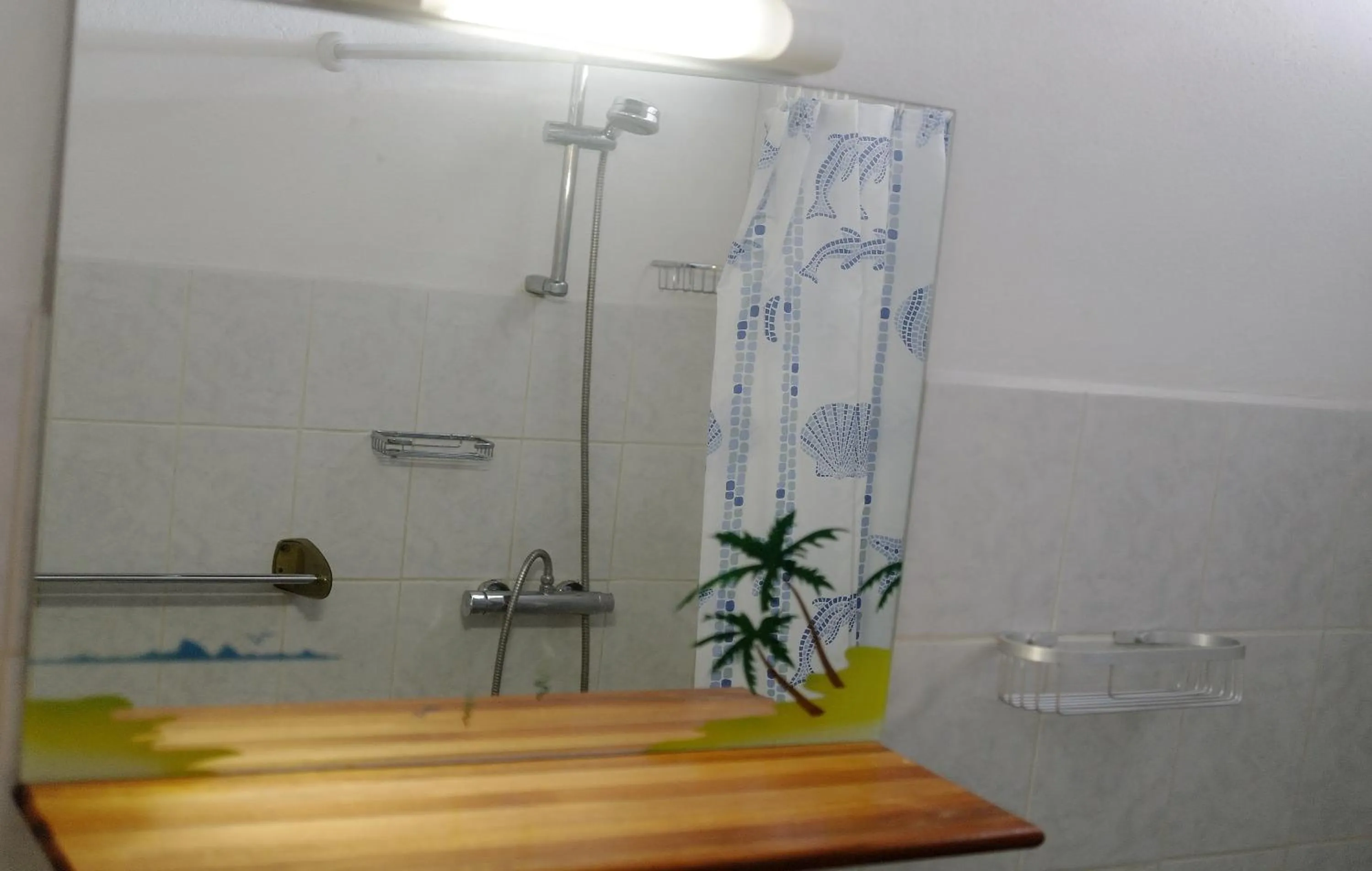 Bathroom in Les Merveilleux Flots de la Mer