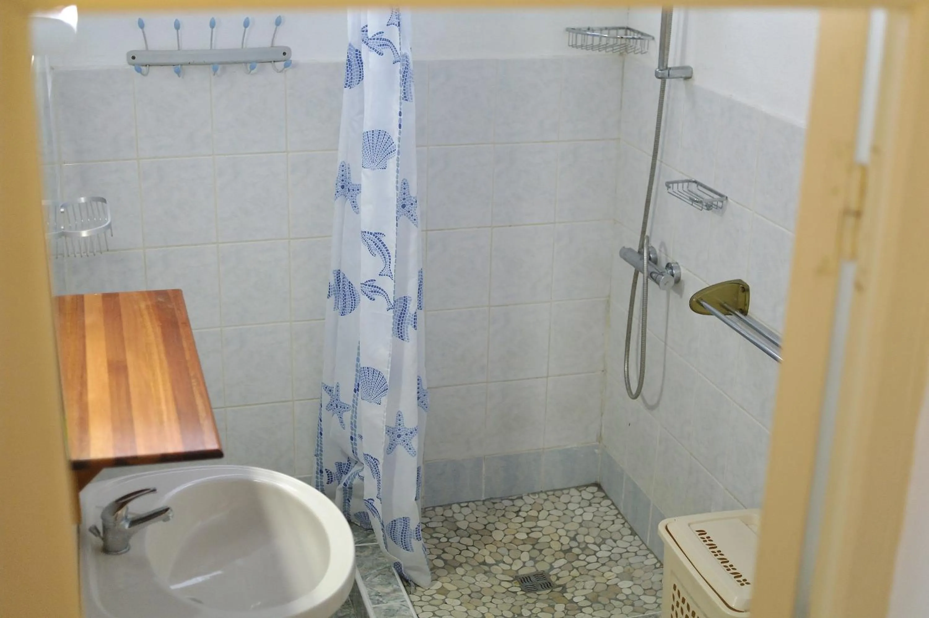 Bathroom in Les Merveilleux Flots de la Mer