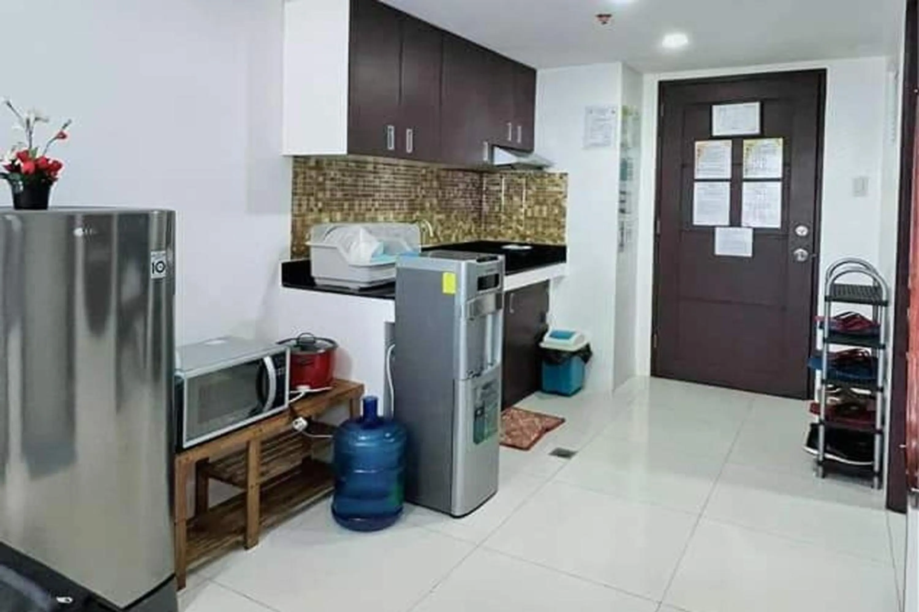 Kitchen or kitchenette in Krystal Claine Homestay-BURNHAM HILL