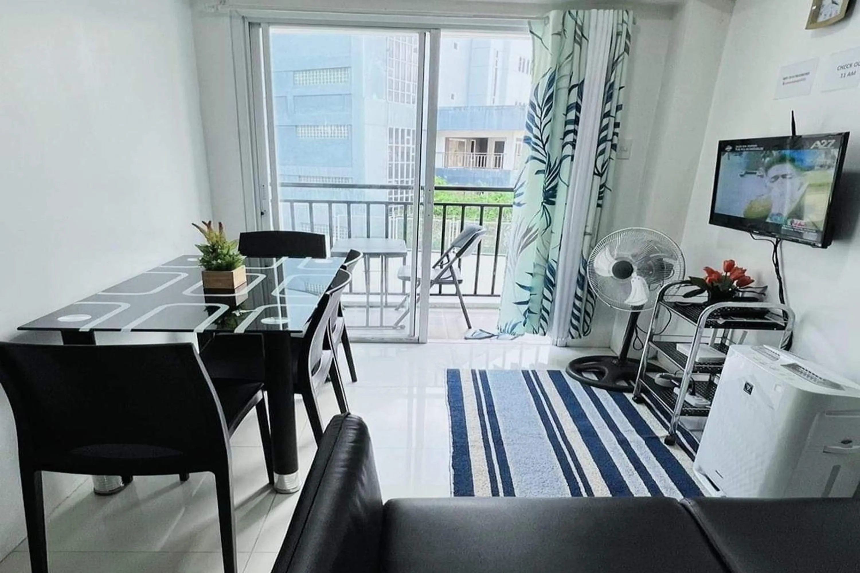 TV and multimedia in Krystal Claine Homestay-BURNHAM HILL