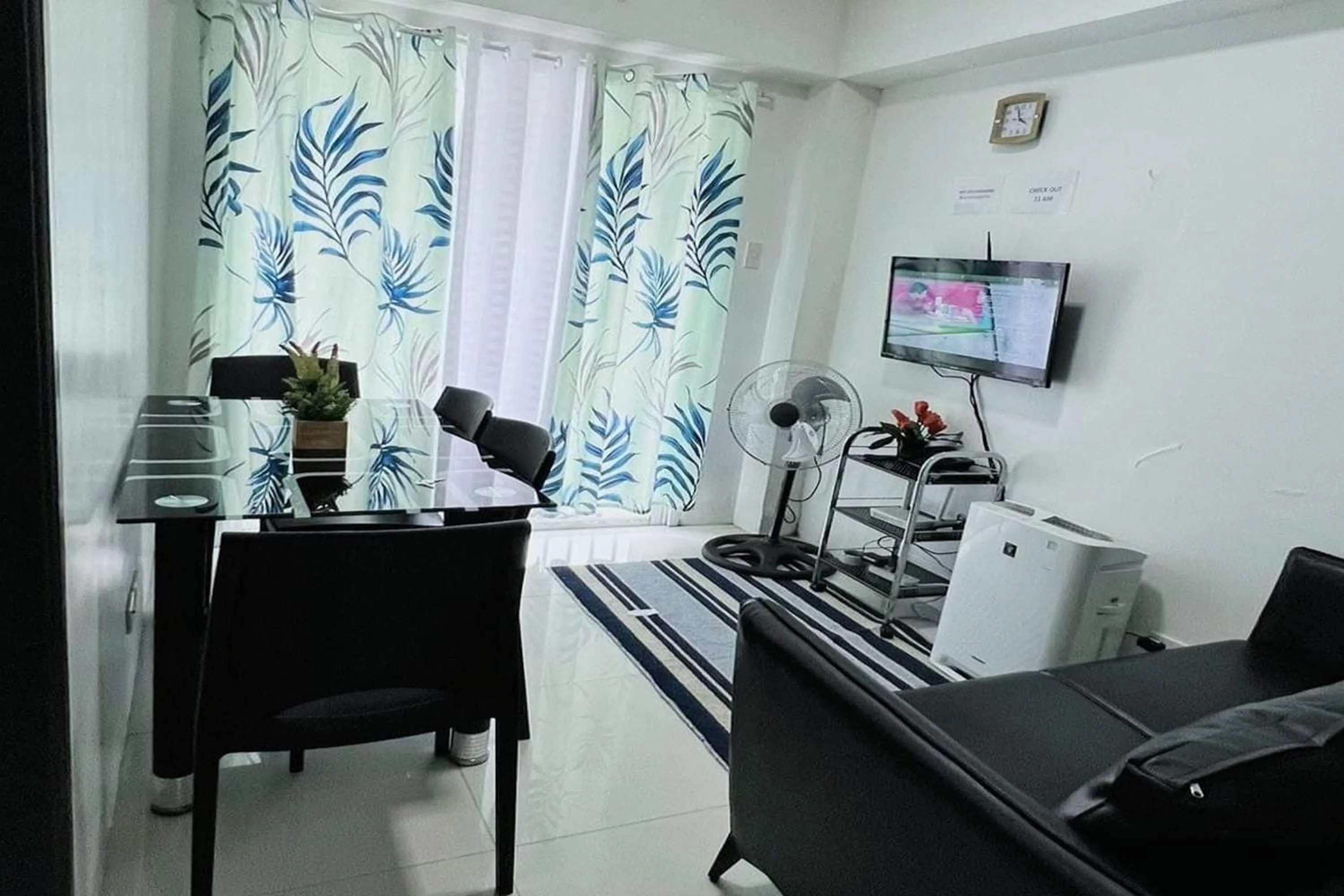 TV and multimedia in Krystal Claine Homestay-BURNHAM HILL