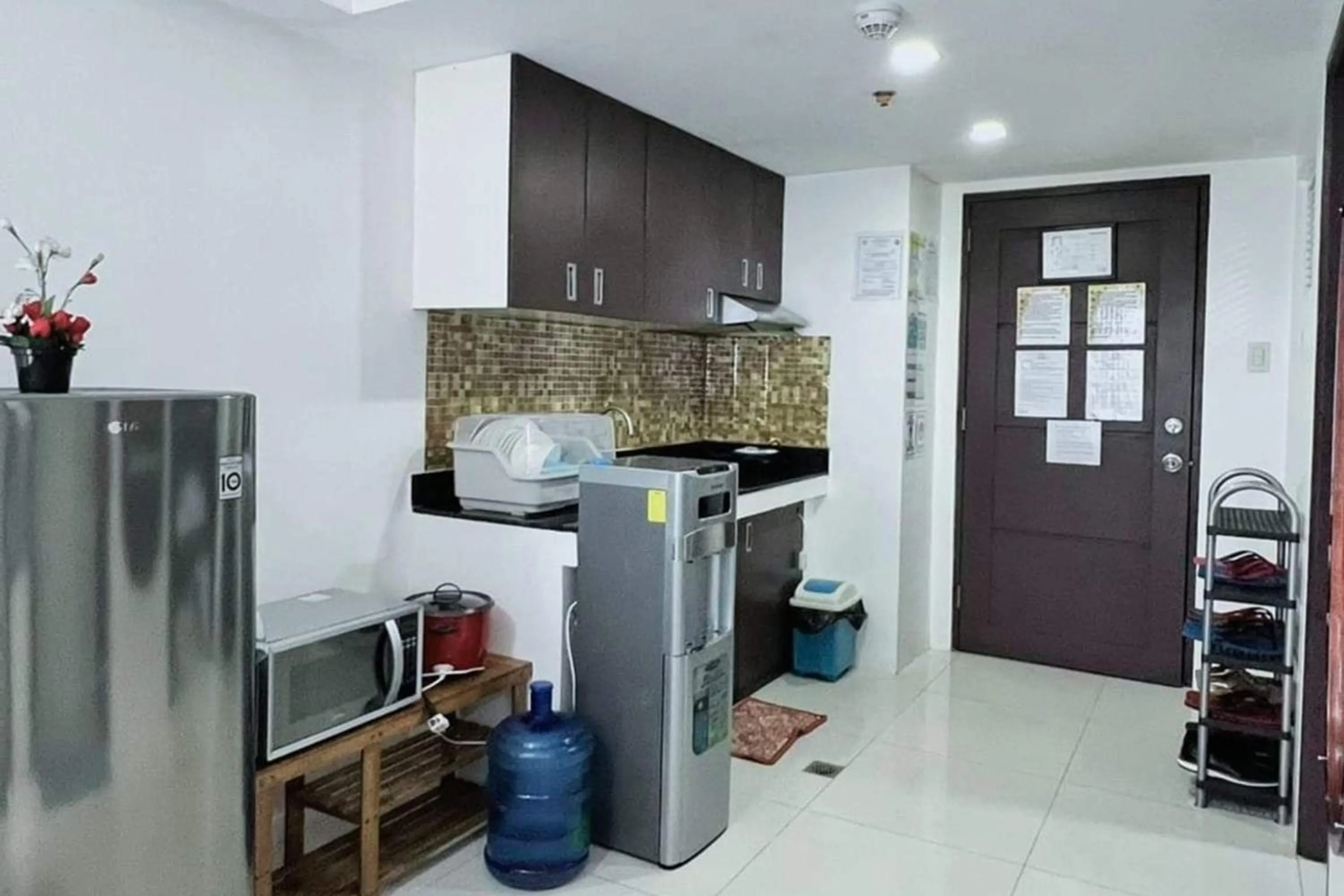 Kitchen or kitchenette in Krystal Claine Homestay-BURNHAM HILL