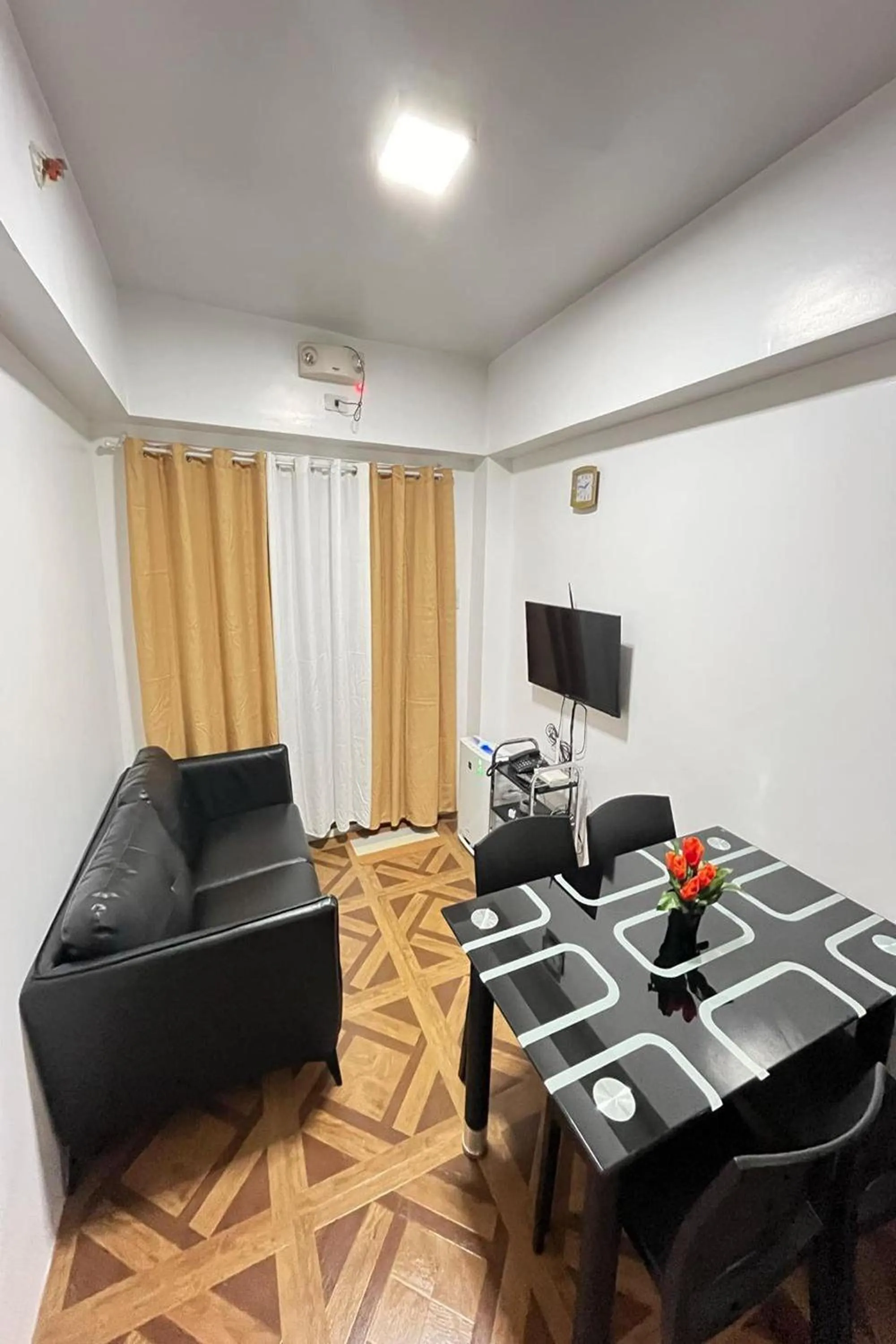 TV and multimedia in Krystal Claine Homestay-BURNHAM HILL